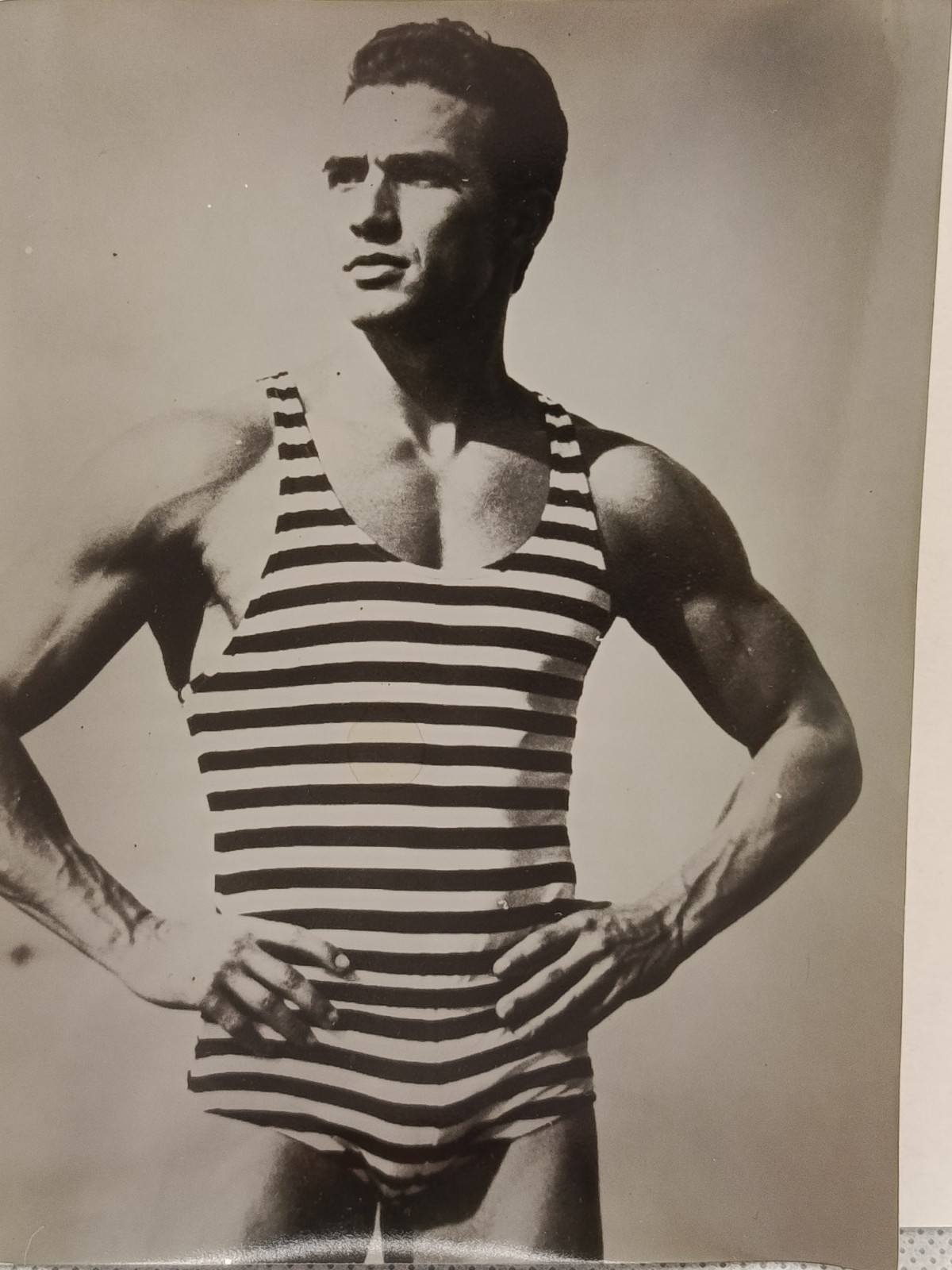 17*PHOTOS - Gays - Men - Vintage photographs of attractive athletes.1920-80s.