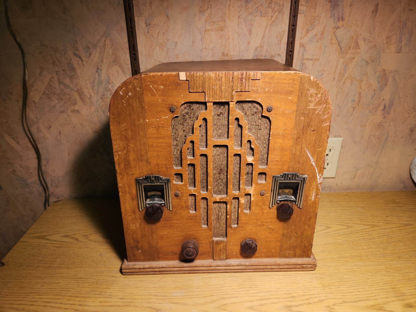 Antique 1934 Crosley Model 181 Dual Sixty Art Deco Wooden Tombstone Tube Radio