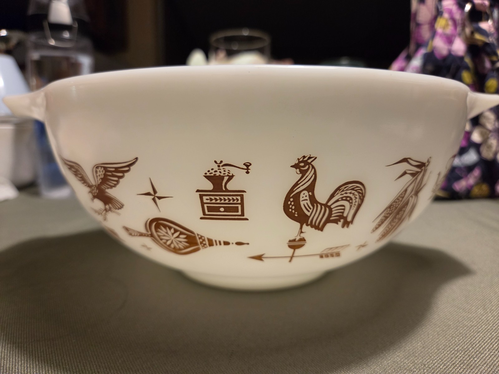 Vintage Pyrex Early American Cinderella mixing bowl 21/2 quart