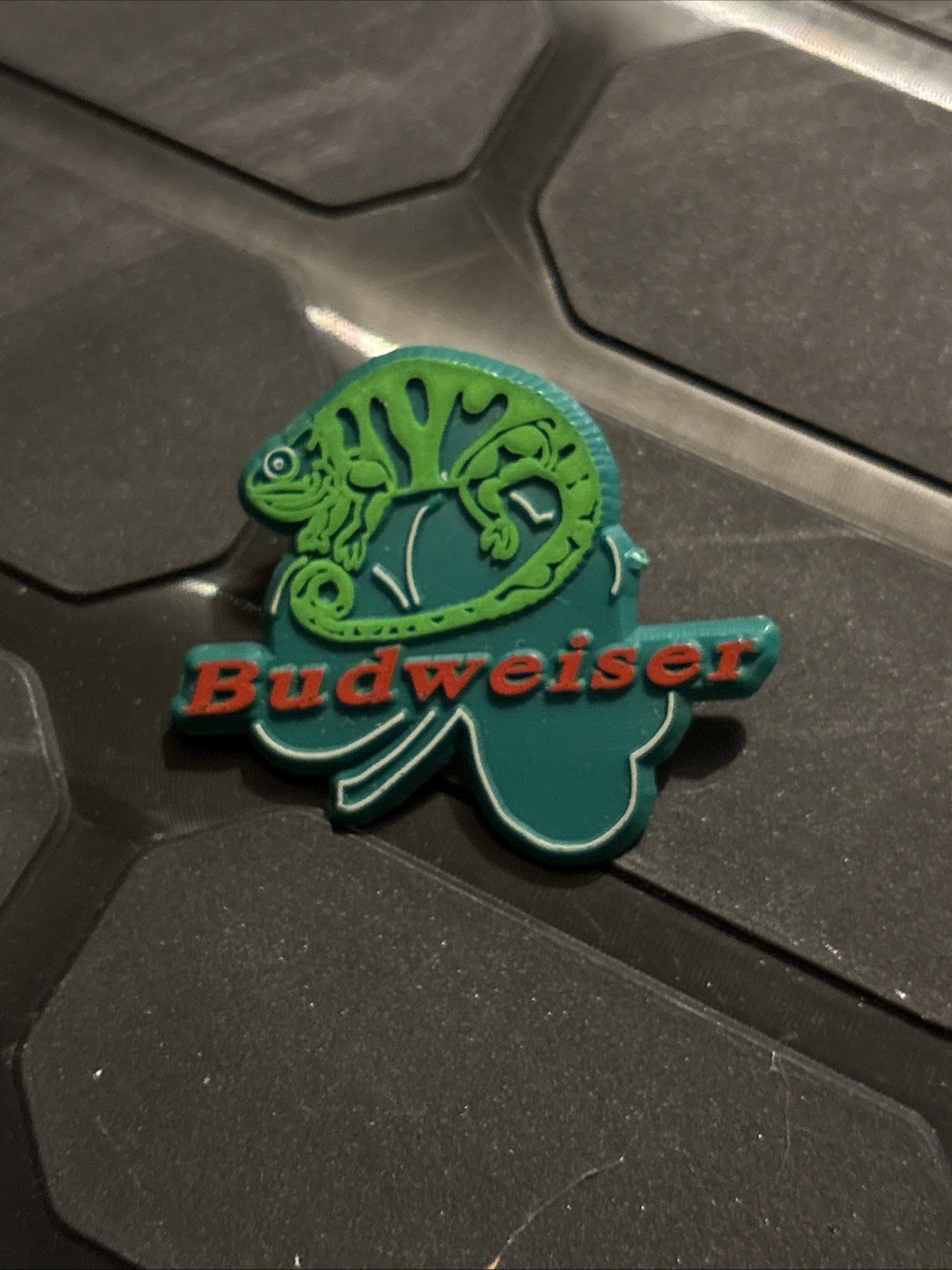 Budweiser St Patricks Day Shamrock Pin Louie LuckyLizard Plastic 1999