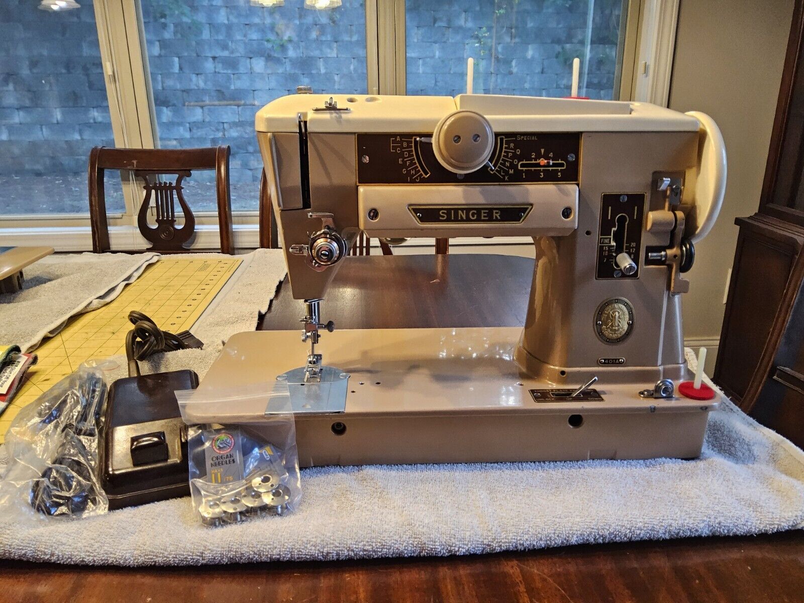 Singer 401a sewing machine cleaned and serviced Good cond SN NA546005