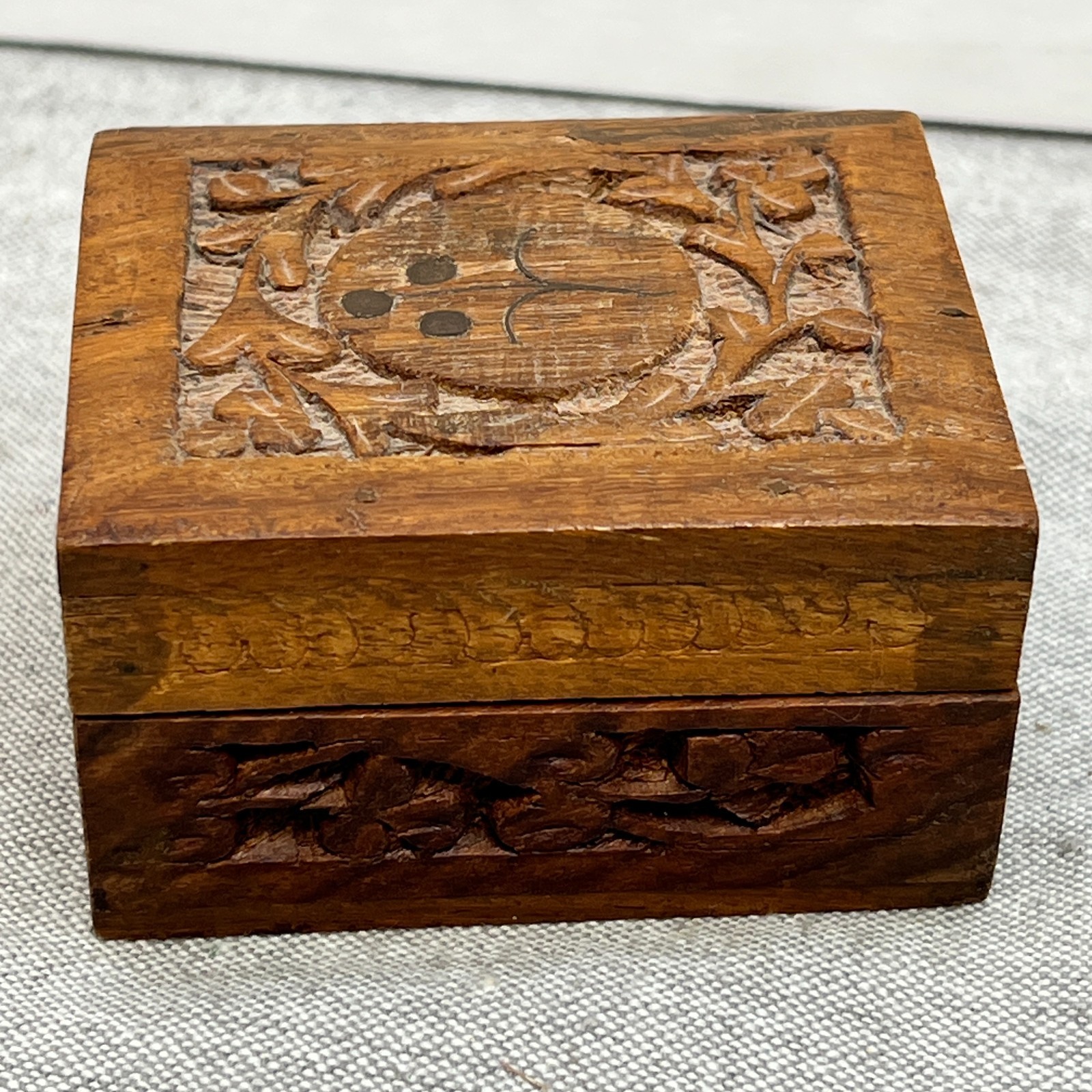 Vtg Hand Carved Wooden Floral Trinket Box Jewelry Ring Box SIgned/Stamped