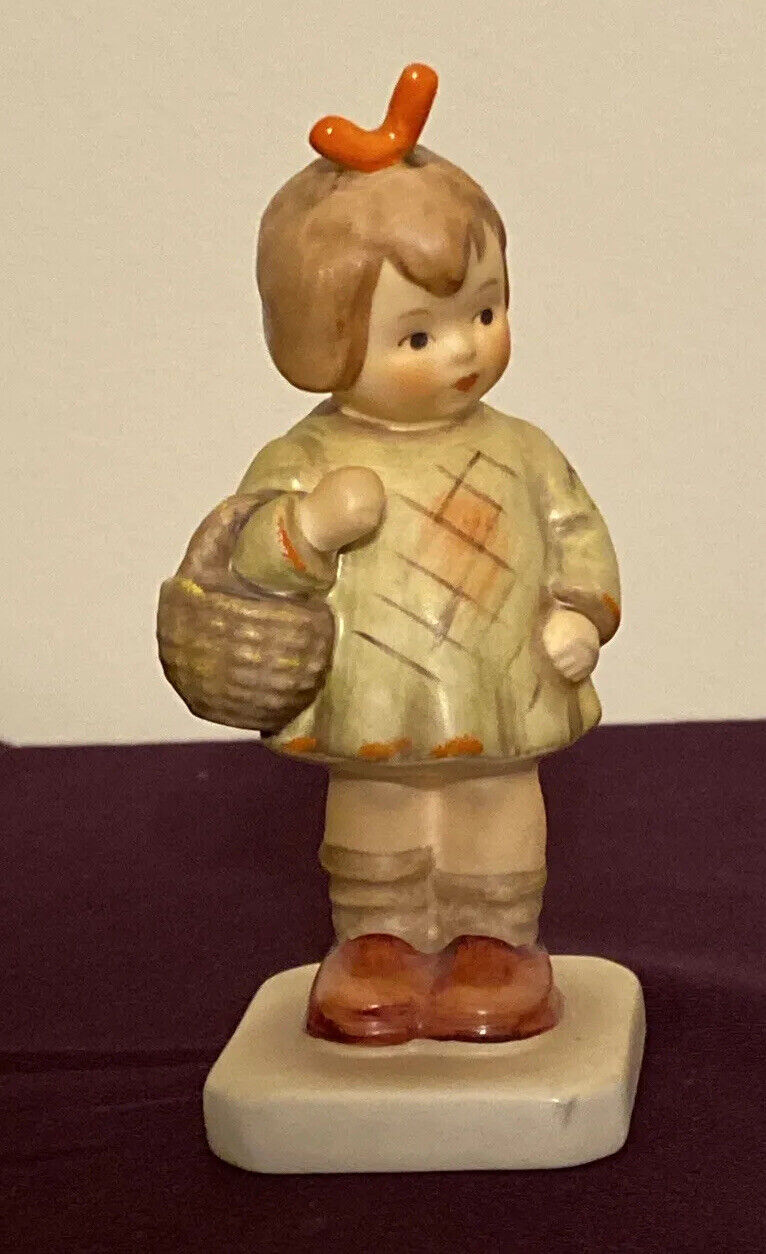 Vintage M.I. Hummel Club Goebel 479 “I Brought You A Gift” Figurine 1987 Germany
