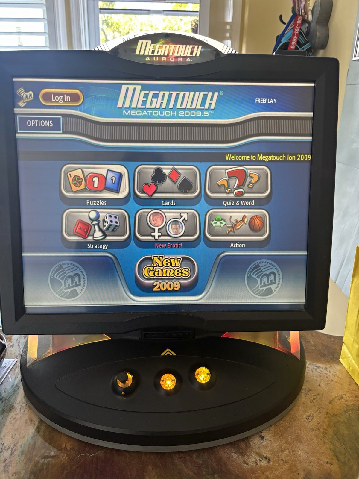 Megatouch Aurora Touchscreen Countertop Video Arcade Game Machine 2009