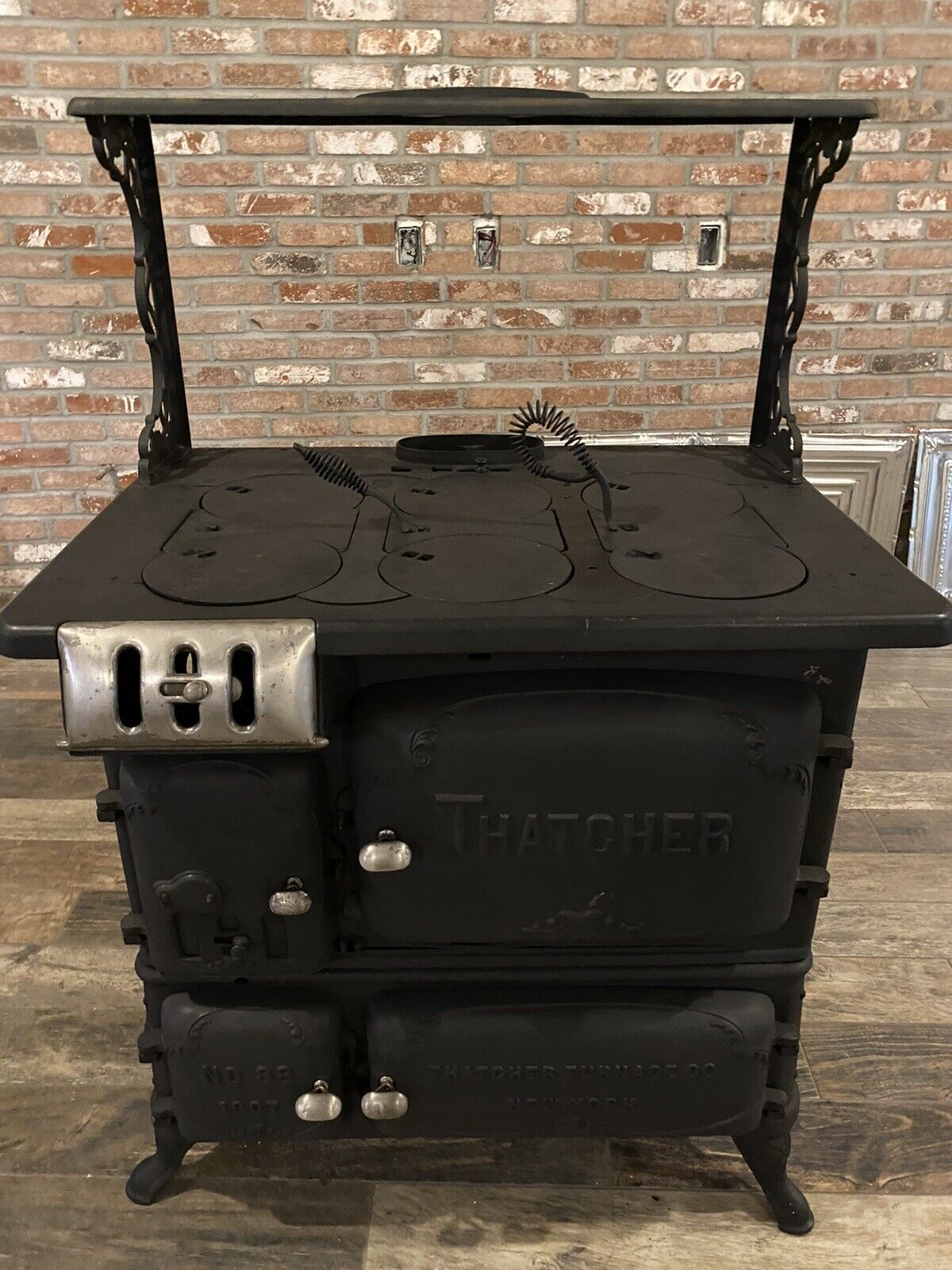 antique cast-iron stove Thatcher 1907 Furnace Company New York No 88 Rare￼