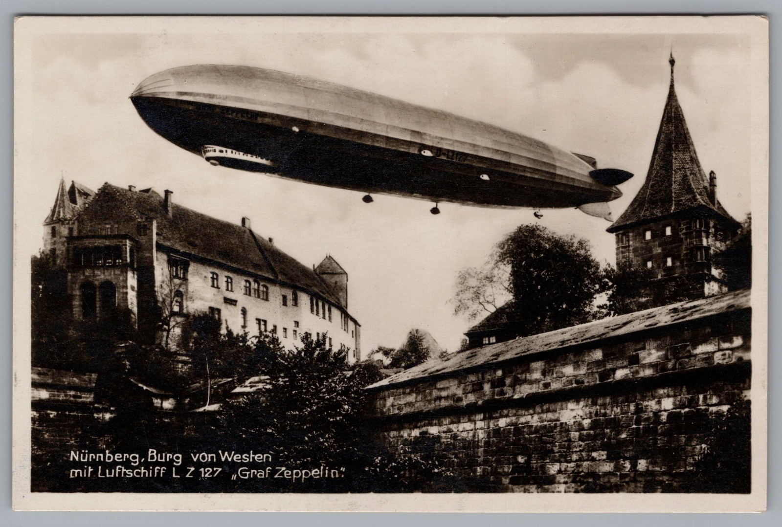 RPPC Luftschiff LZ 127 Graf Zeppelin Burg von Westen Castle Nurnberg Germany