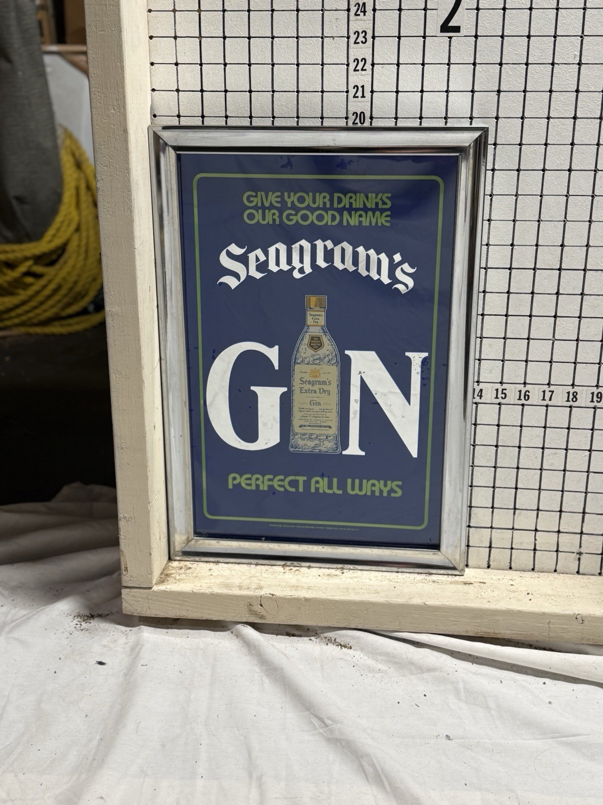 SEAGRAM’S GIN “PERFECT ALL WAYS” MIRROR SEAGRAM’S GIN “PERFECT ALL WAYS” MIRROR