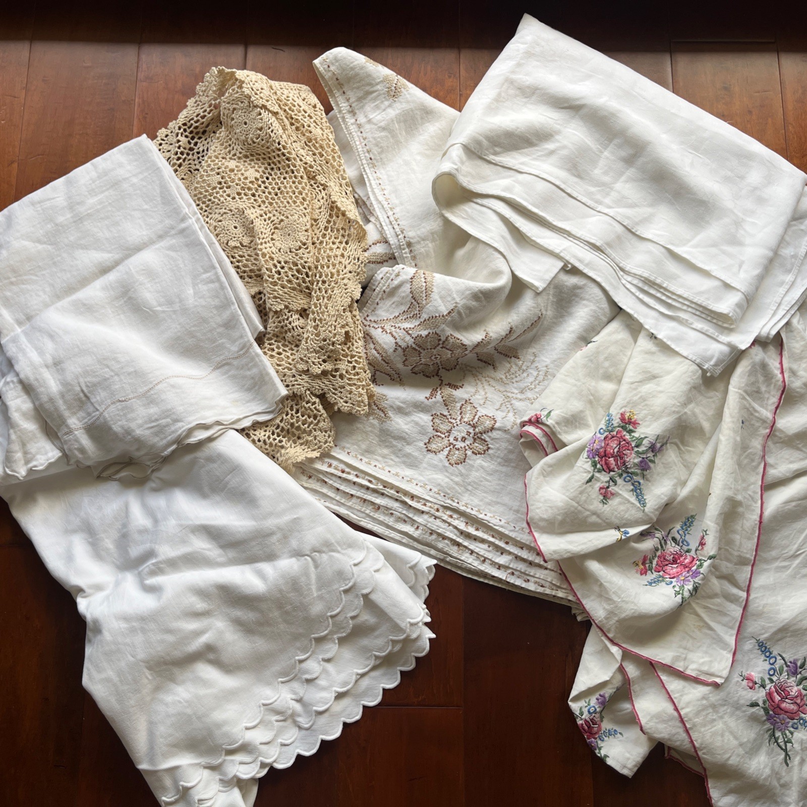 Lot Of 6 Vintage Tablecloths Embroidered Crocheted Damask Scalloped Edges 