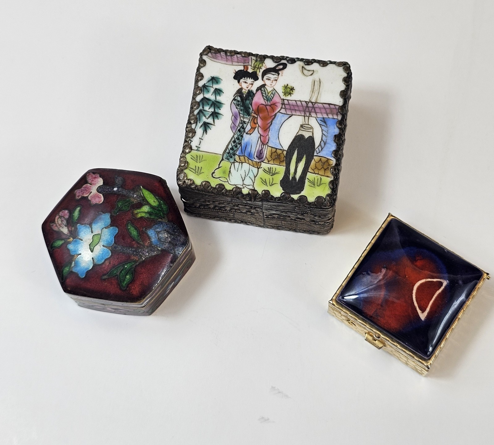 3 Vintage Floral Cloisonne Miniature Trinket Pill Boxes Swirl Giesha Enamel