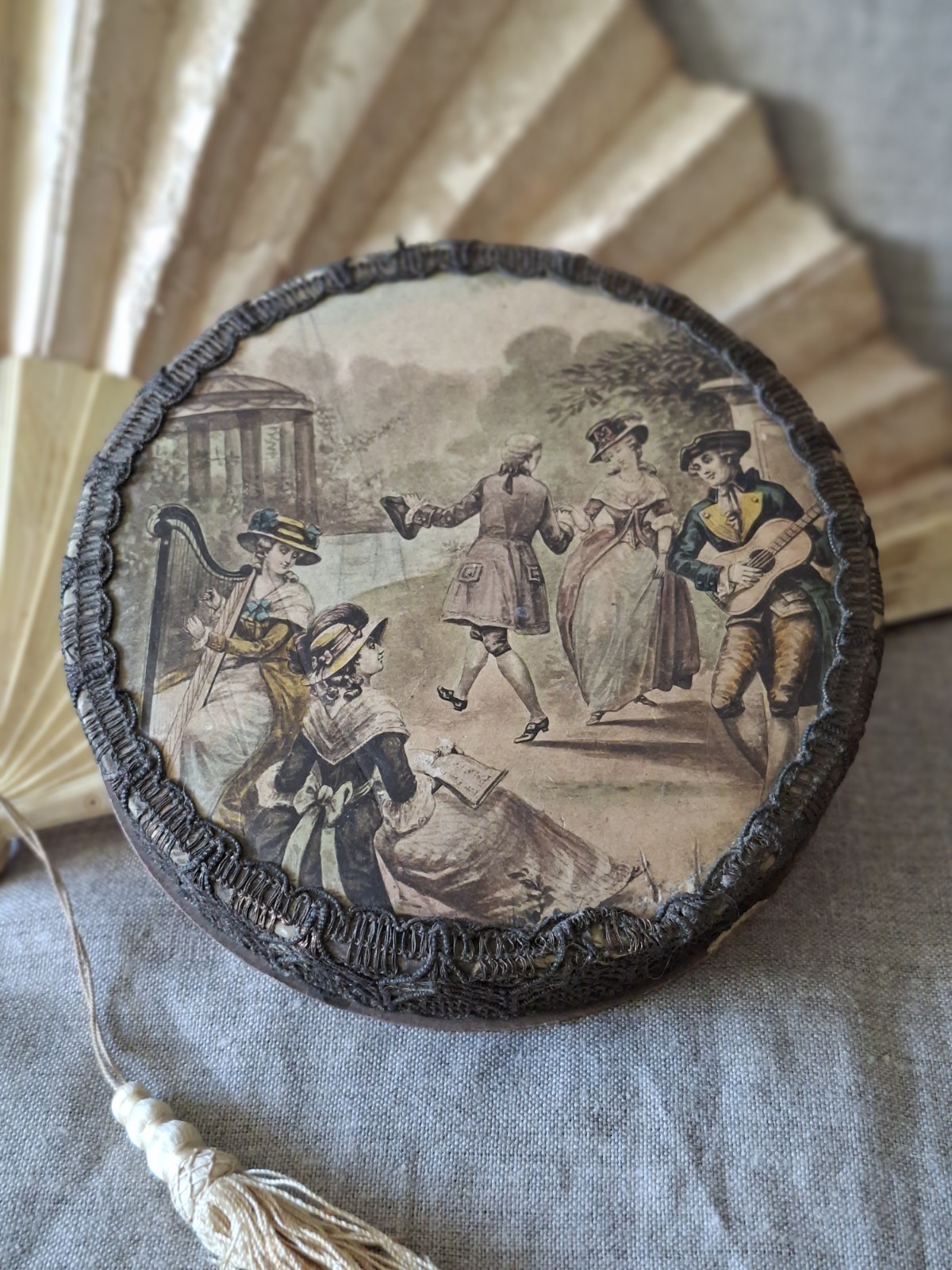 Antique Victorian Paper Lace Box w/Doilies MHG England Romantic 18th Dance Scene