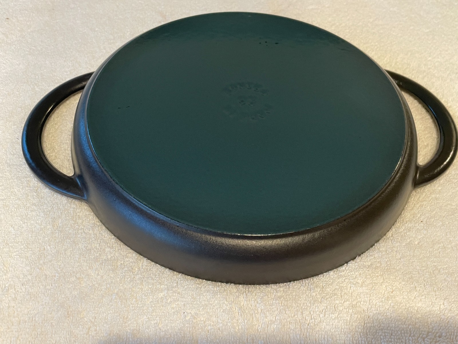 Staub Pure Black Griddle 26cm Cast Iron Round Pan Double Handled Gently Used