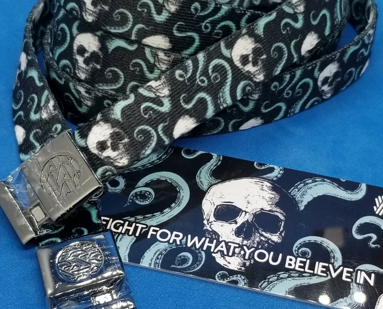 ZOX *FIGHT FOR WHAT YOU BELIEVE IN.  Skulls NIP Hoodie string w/Card & Quote