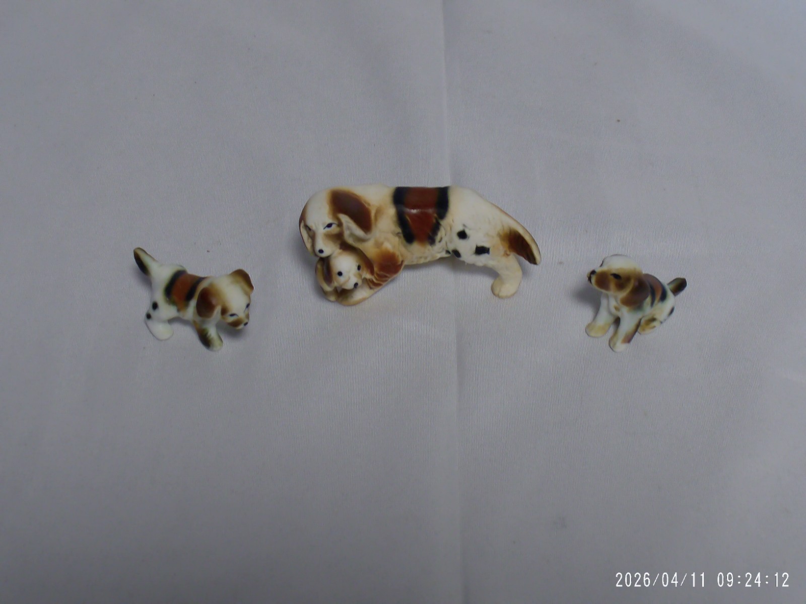\'Pre-Own\' Vtg Set of 3 Mini. Porcelain Springer Spaniel Mama Dog & Pups Figurine