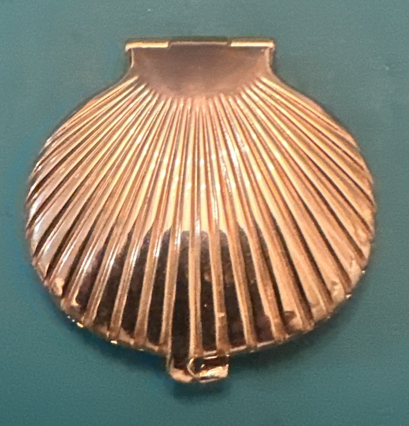 Vintage Guy Laroche FIDJI Solid perfume Shell Compact Gold tone Estate Rare