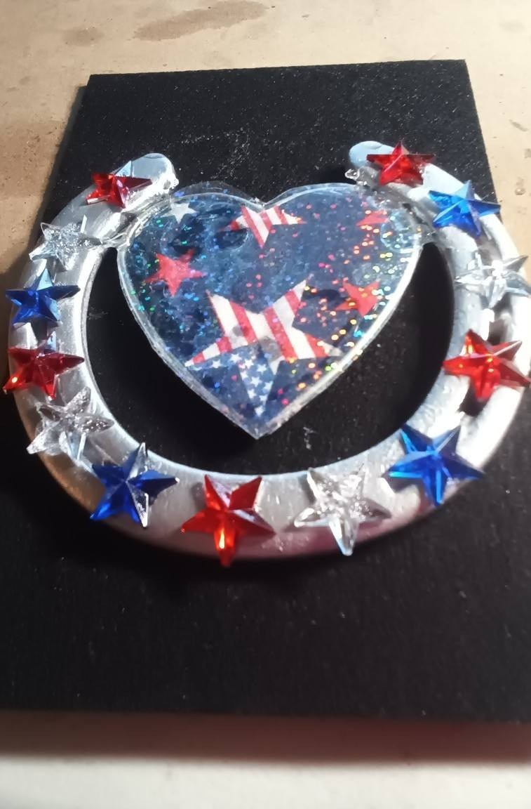 decorated silver horseshoe in the red/white & blue