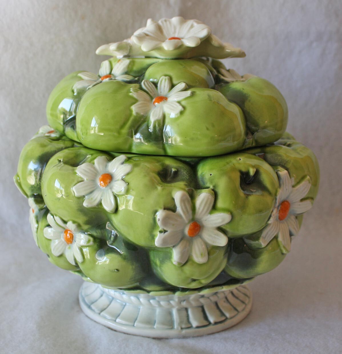 COOKIE JAR AND LID VINTAGE INARCO GREEN APPLE & DAISY 1967 