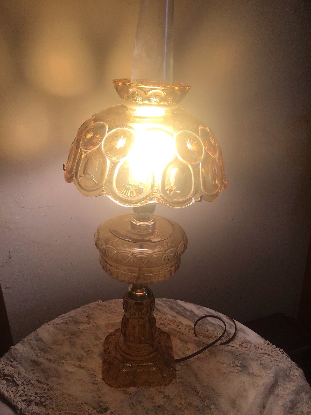 VTG. L.E. SMITH “ Lamp “Moon & Stars” Amber Glass Electric Lamp~ Complete~ RARE