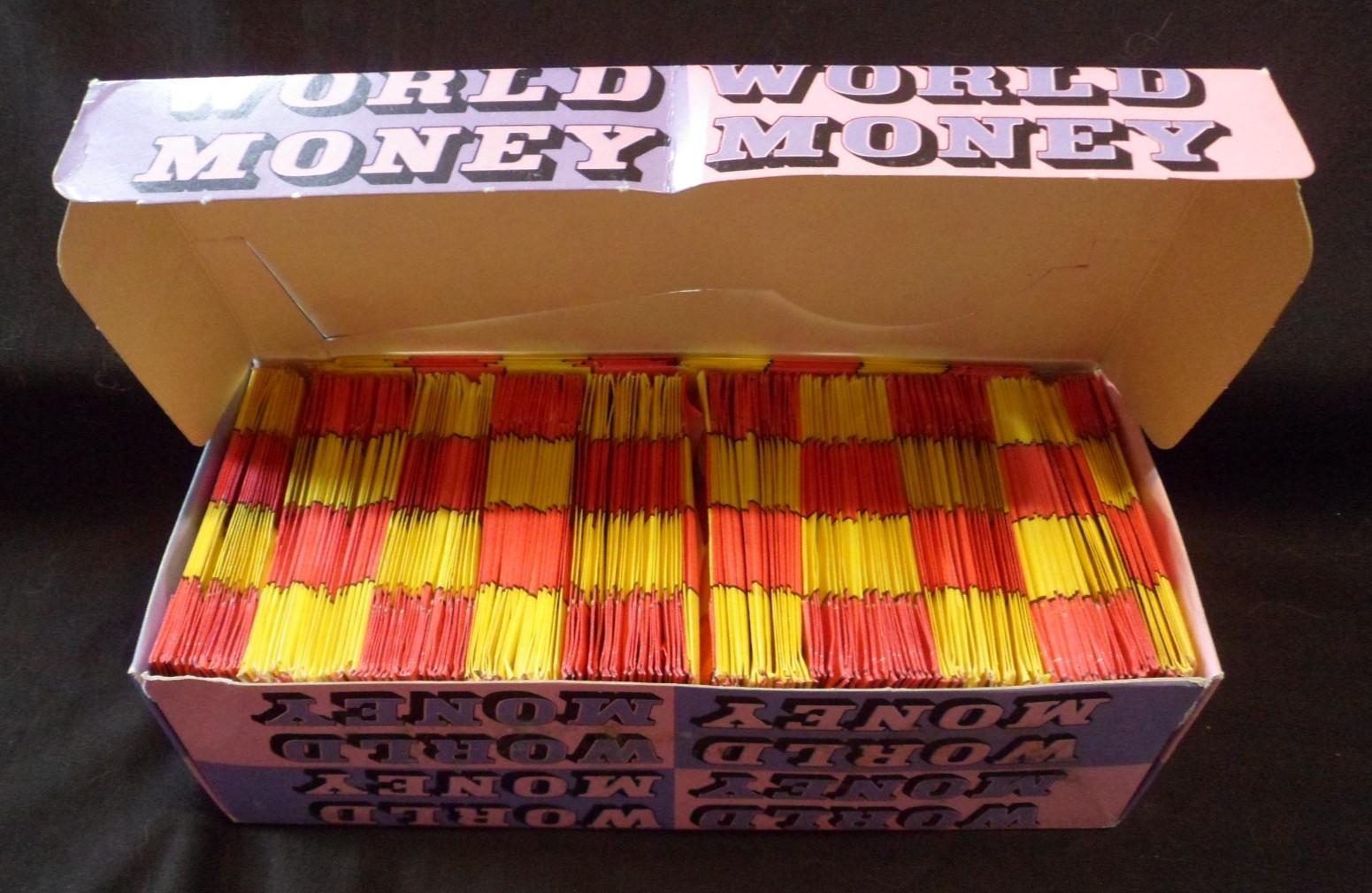 VINTAGE 1973 World Money (Monty Gum) UNOPENED Box of 199 Packs