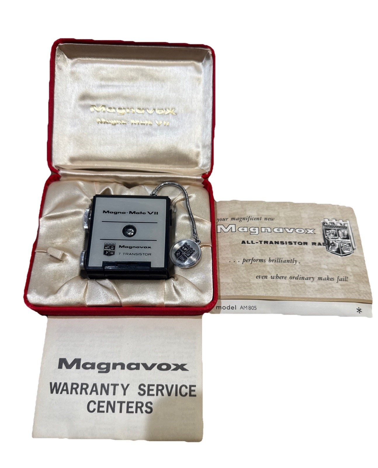vintage 1965 MAGNAVOX Japan AM transistor magna-mate vii micro RADIO w/Case