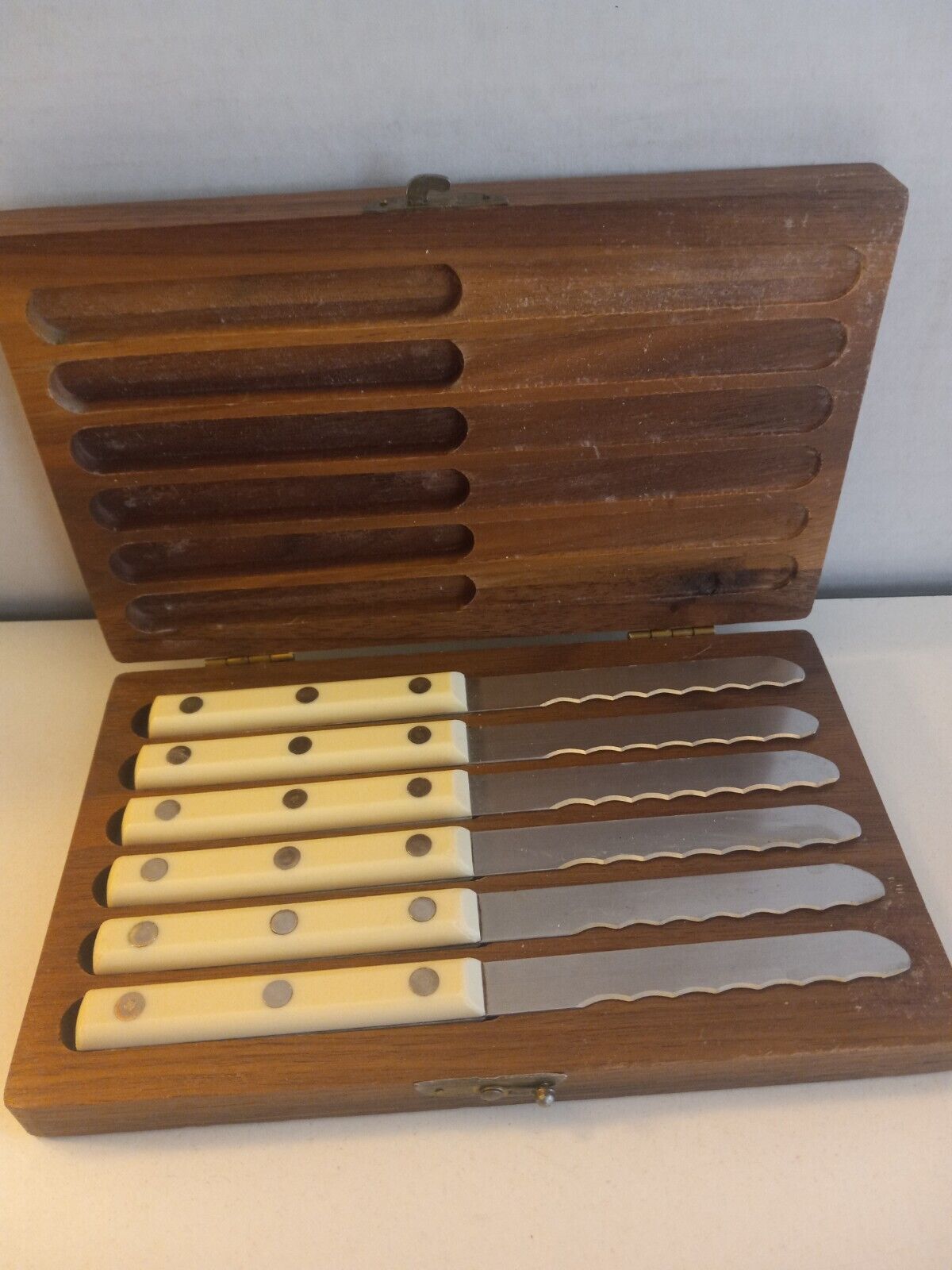 Vintage Simmons Stainless Steak Knives 6 pc Set w/ Wood Box