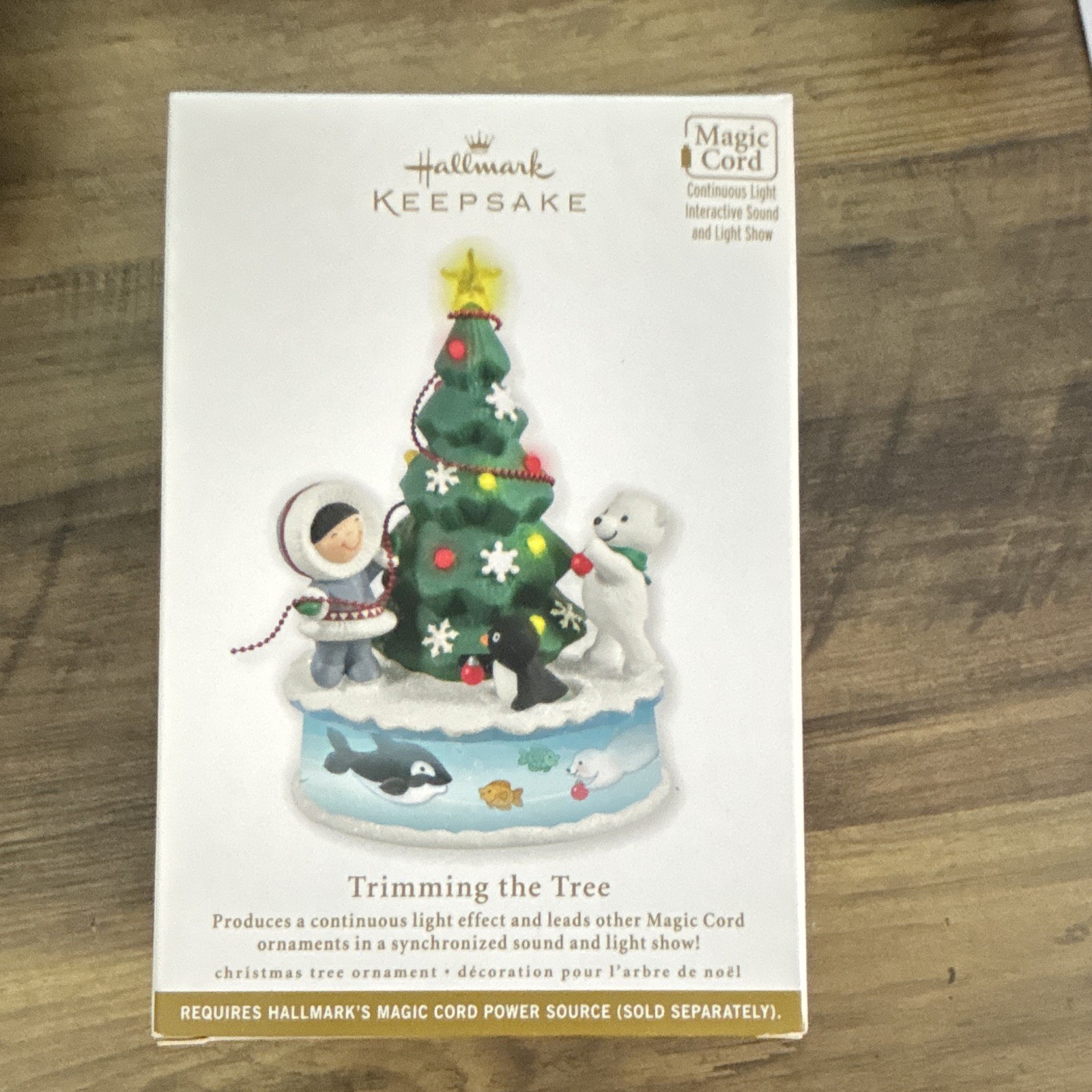 2012 Hallmark Keepsake Frosty Friends \'Trimming the Tree\' Magic Cord Ornament