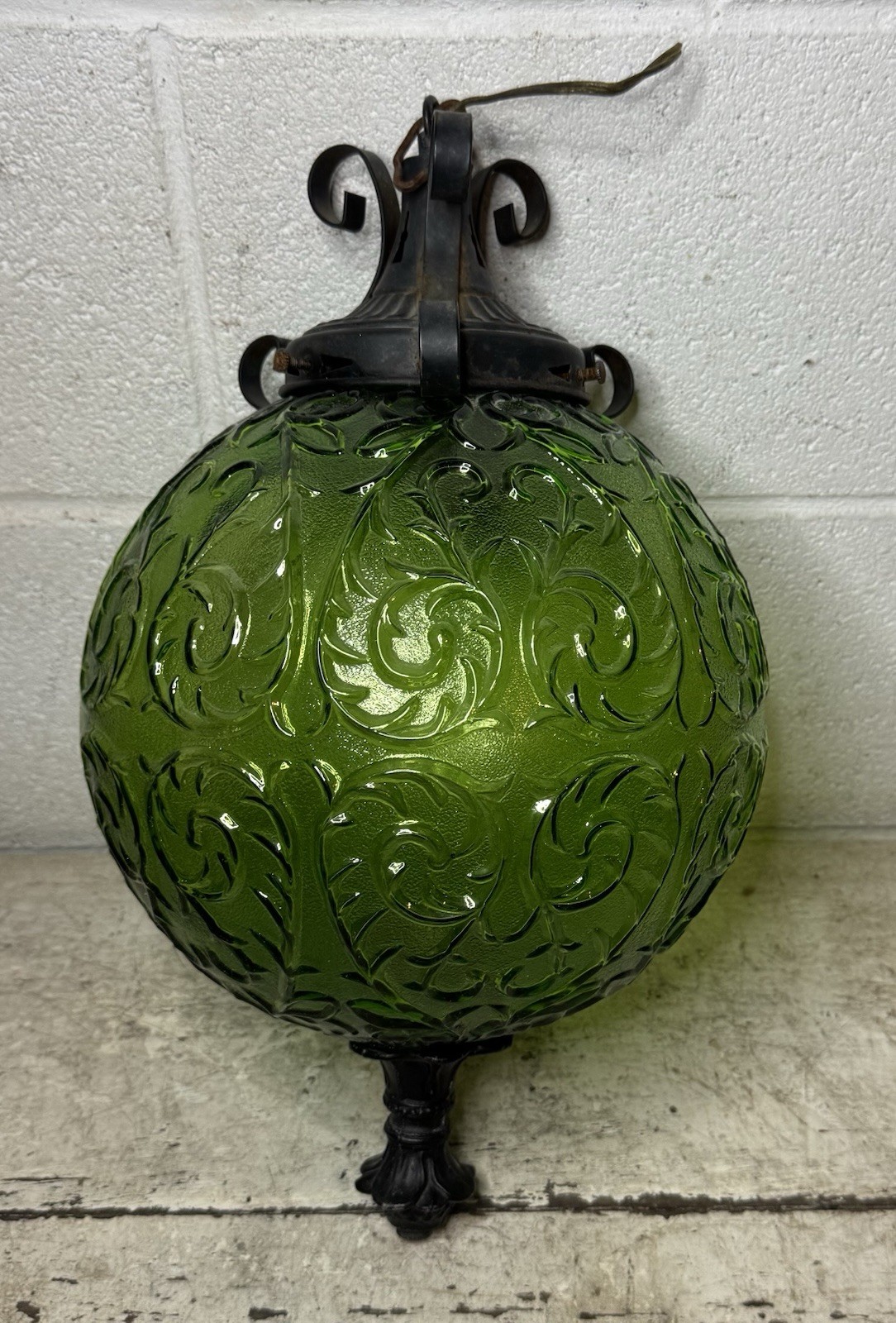 Vintage 1960s-70s MCM Vine & BERRY Pattern AVOCADO Green Glass GLOBE Swag Lamp