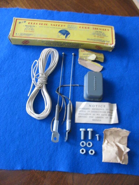 Vintage WSW ELECTRIC SAFETY CURB SIGNAL SET, 1950’S AUTOMOBILES Vintage WSW ELECTRIC SAFETY CURB SIGNAL SET, 1950’S AUTOMOBILES
