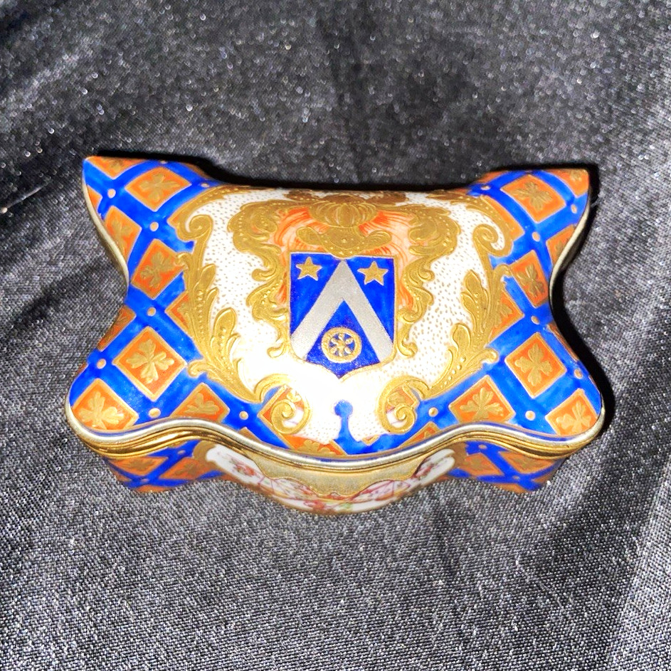 Antique 19thC French Sèvres Style Armorial Porcelain Trinket Box - No Damage