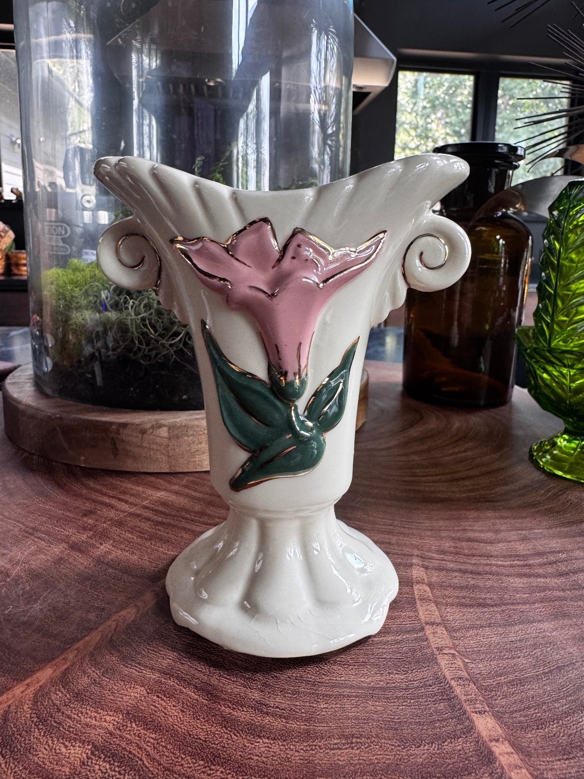 Vintage Hull Pottery Art Deco Vase - Ivory with Pink Lily & Gold Trim (6\