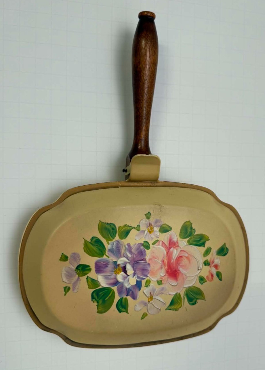 Vintage Nashco Hand Painted Silent Butler Crumb Catcher Flowers Wood Handle Vintage Nashco Hand Painted Silent Butler Crumb Catcher Flowers Wood Handle