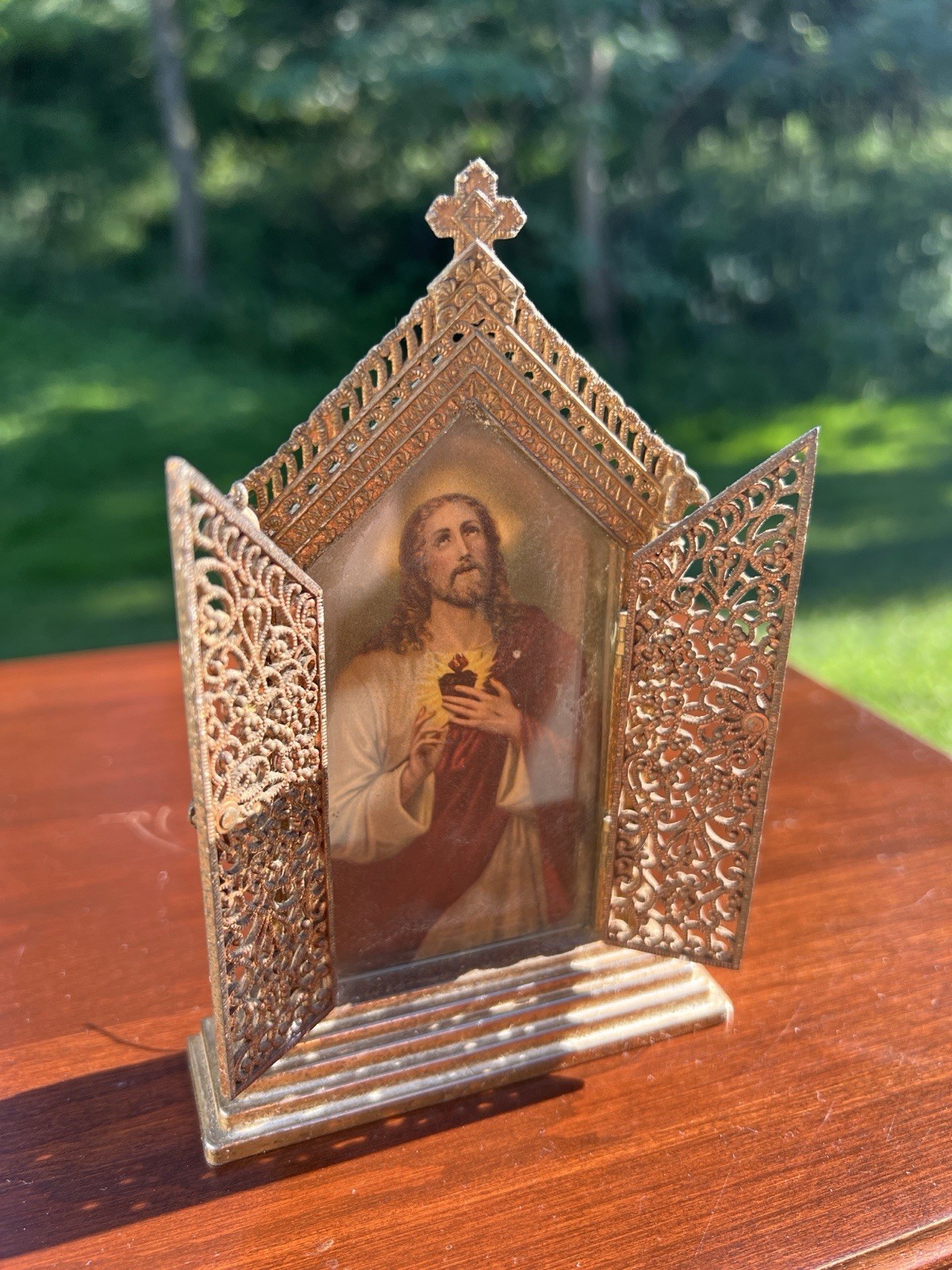 Antique Metal Filigree Triptych Jesus Christ Sacred Heart Shrine Folding Doors Antique Metal Filigree Triptych Jesus Christ Sacred Heart Shrine Folding Doors