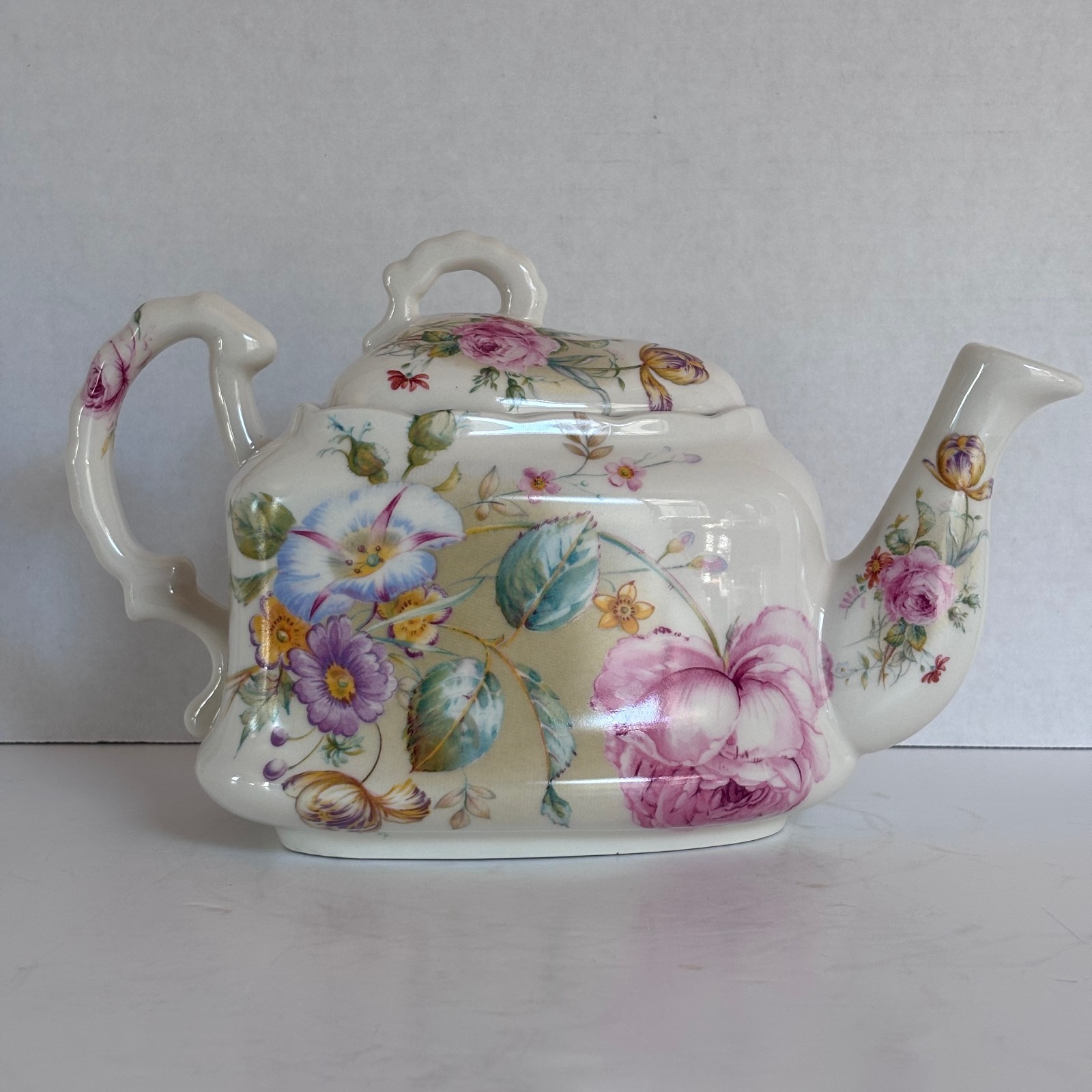 Vtg Crownford Giftware England Triangle Teapot Floral Chintz Rose Ceramic Rare