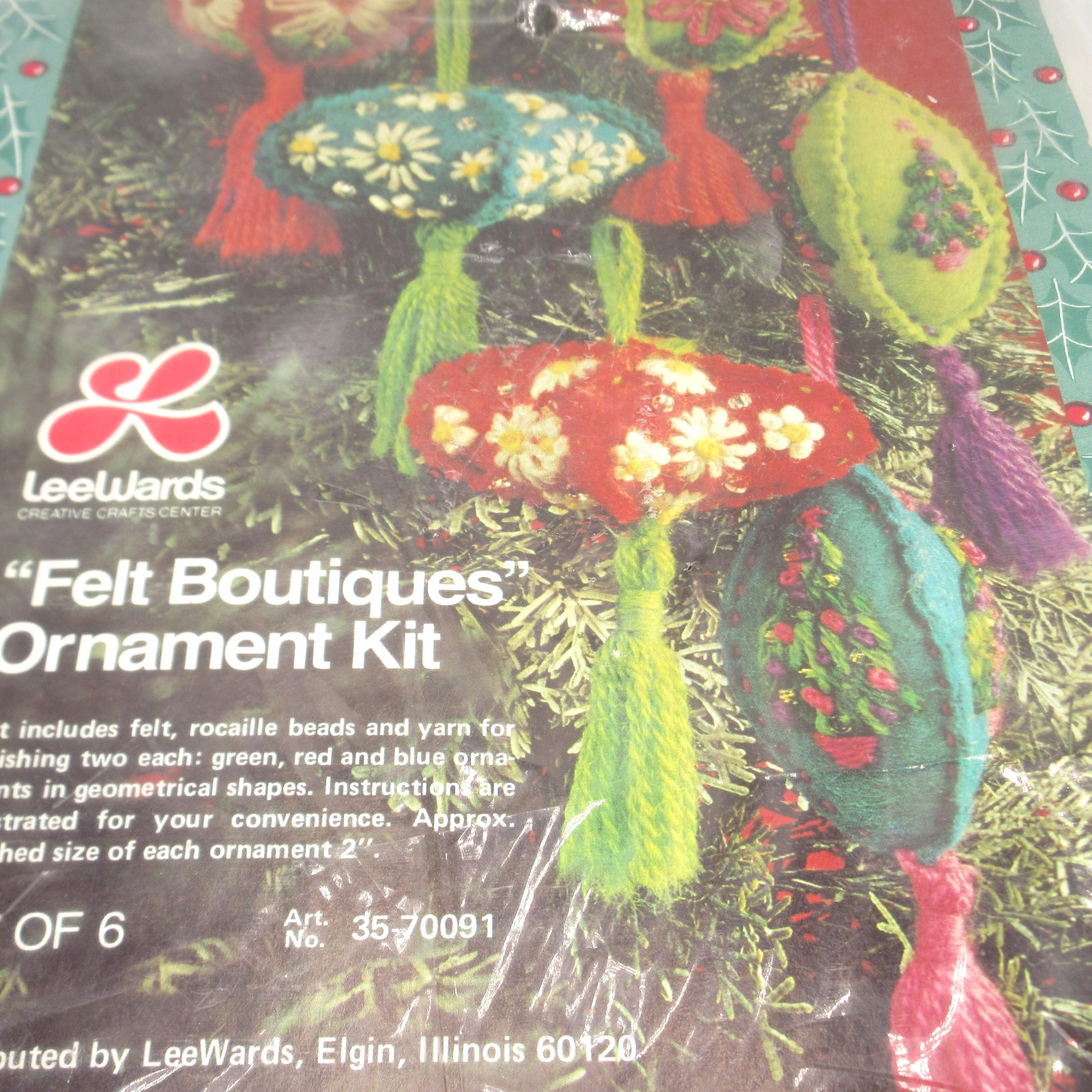 Vtg LeeWards FELT BOUTIQUES Christmas Ornament Kit Geometrical Floral 35-70091