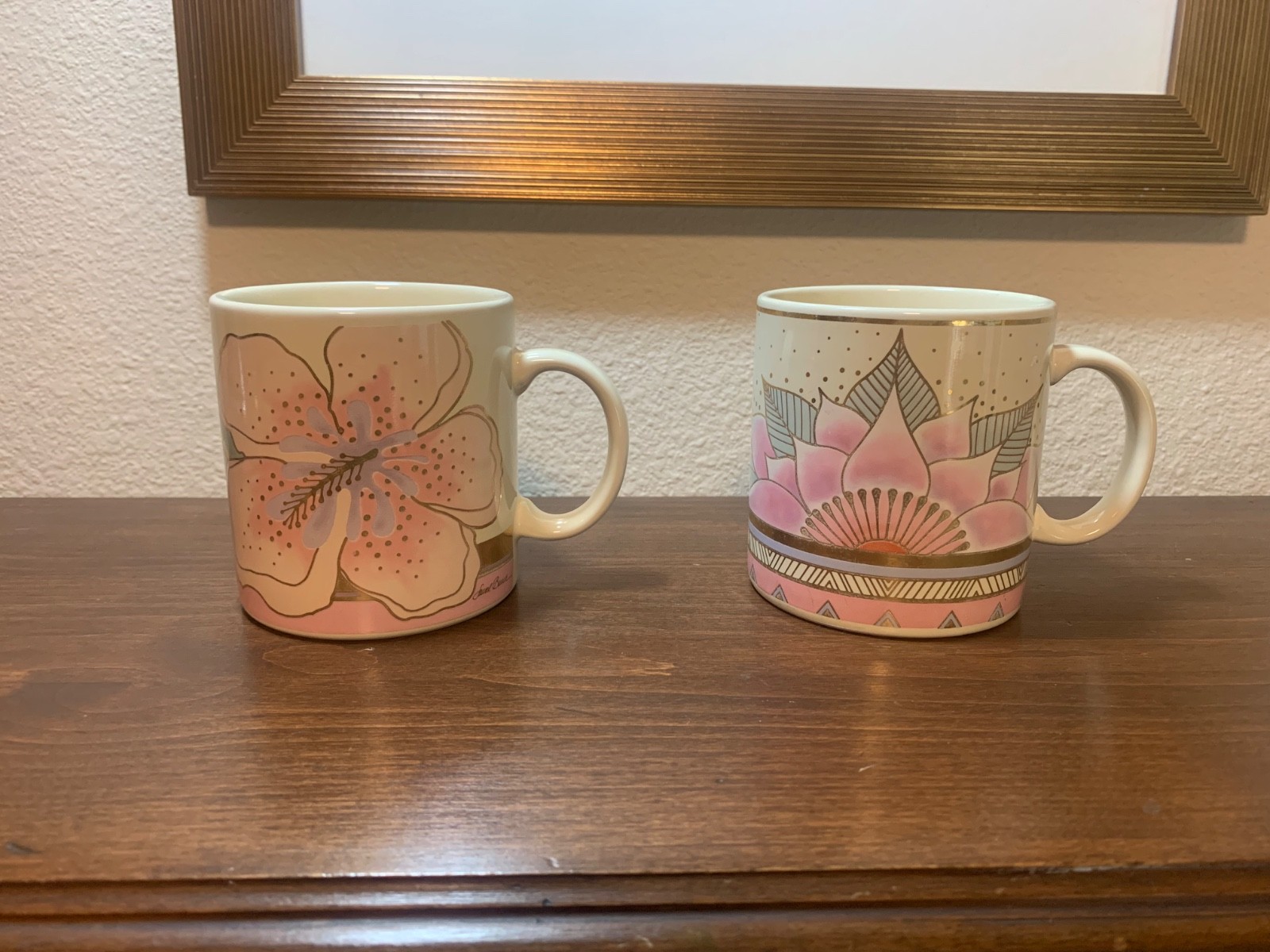 VTG SET OF 2 LAUREL BURCH WILD HIBISCUS COFFEE CUPS