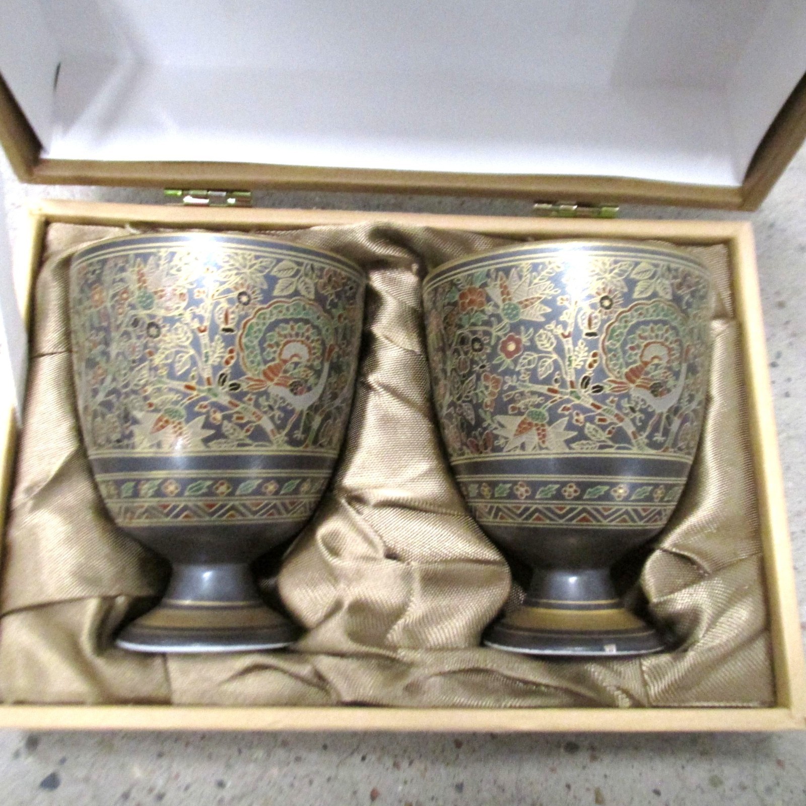 Kutani Ware Enameled Saki Cups Porcelain Japanese Handcrafted 4\
