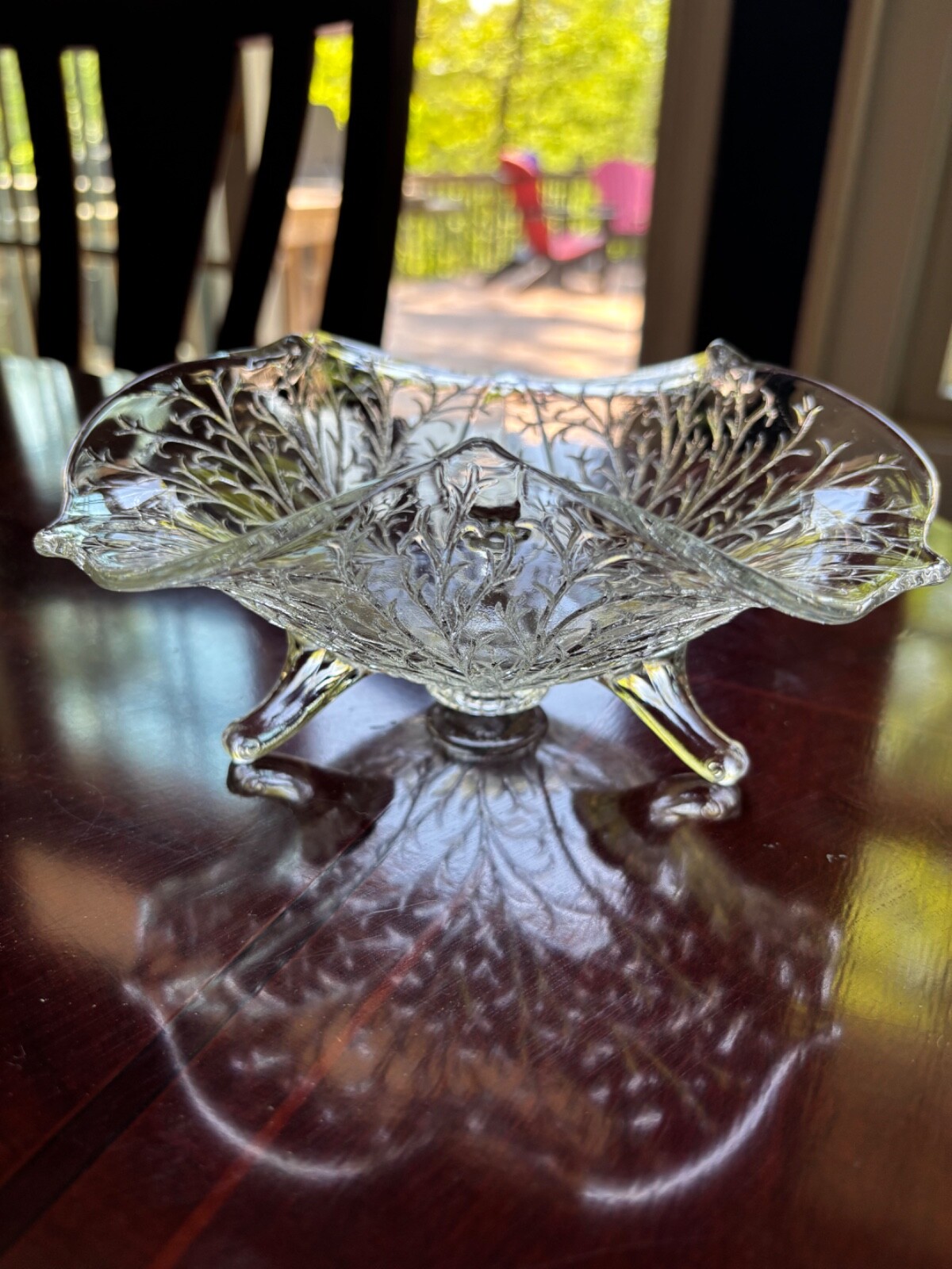 VINTAGE THREE FOOTED RAISED FLORAL FLUTED GLASS BOWL 7\