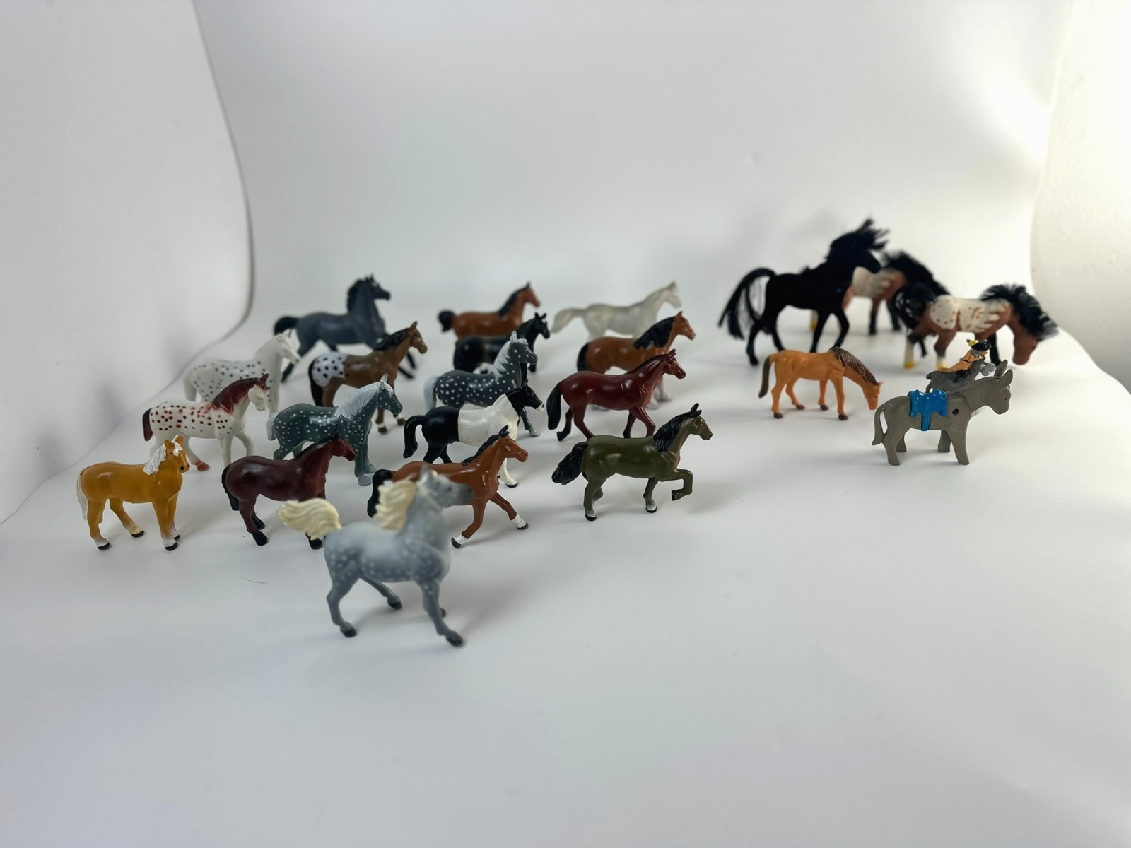Funrise 1988 Horse Figures Lot 23 Pieces Vintage Plastic Toy Horses mix