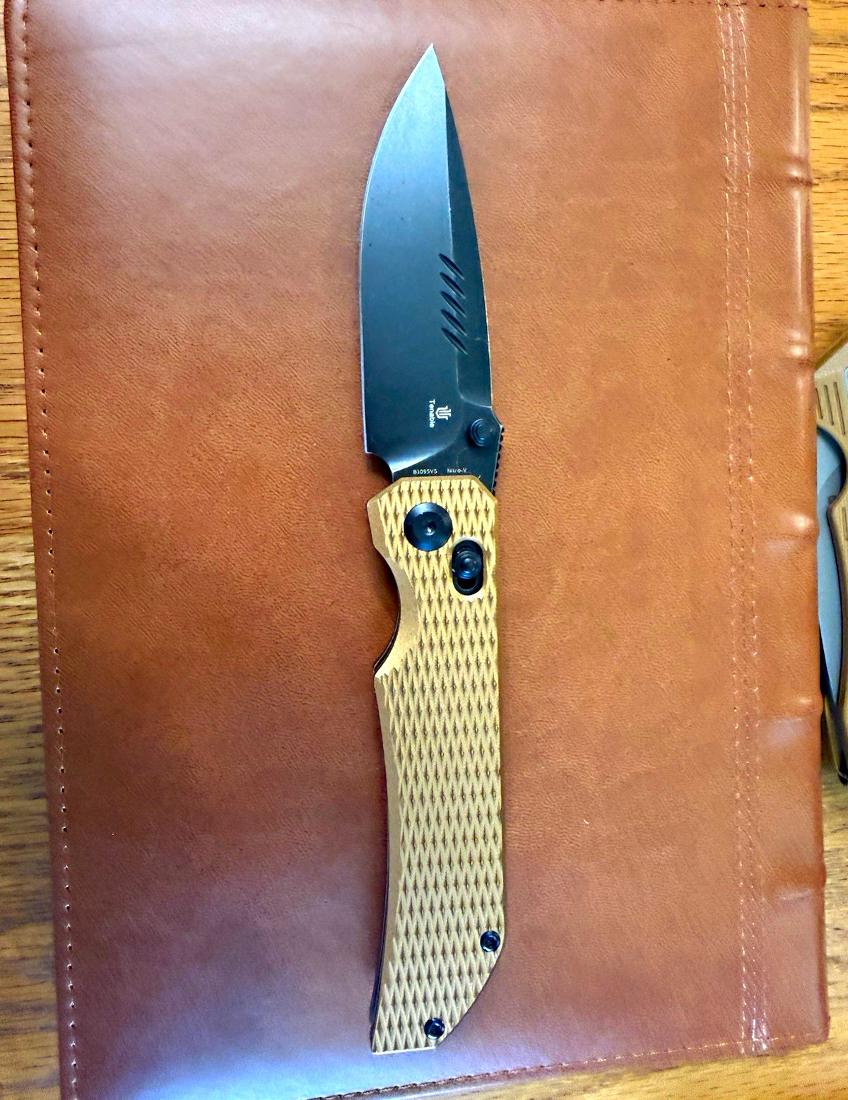 Tenable Eagle Strike Bronze Aluminum Handle NitroV 3.73” Blade Crossbar Lock Tenable Eagle Strike Bronze Aluminum Handle NitroV 3.73” Blade Crossbar Lock
