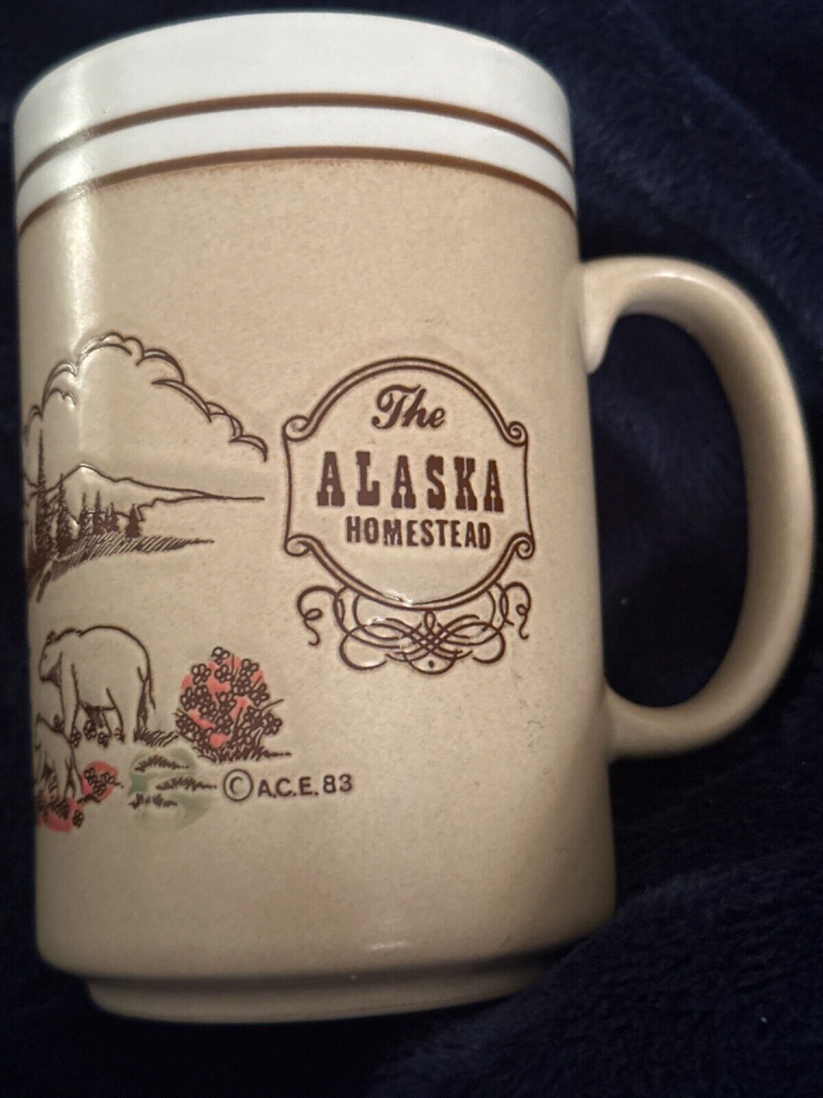 1983 Arctic Circle Enterprises ACE Alaska Homestead Stoneware Mug Bear Cabin