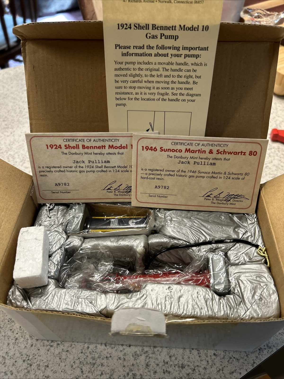 Danbury Mint Gas Pumps 1946 Sunoco Shell 1924 Bennett Diecast 1:24 in Box