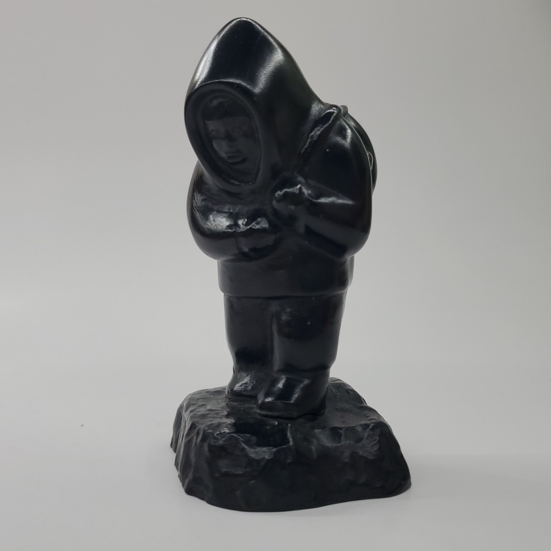 Vtg Boma Inuit Eskimo Figure 4” Canada Inuit Hand Carved Black Soapstone Sculpt