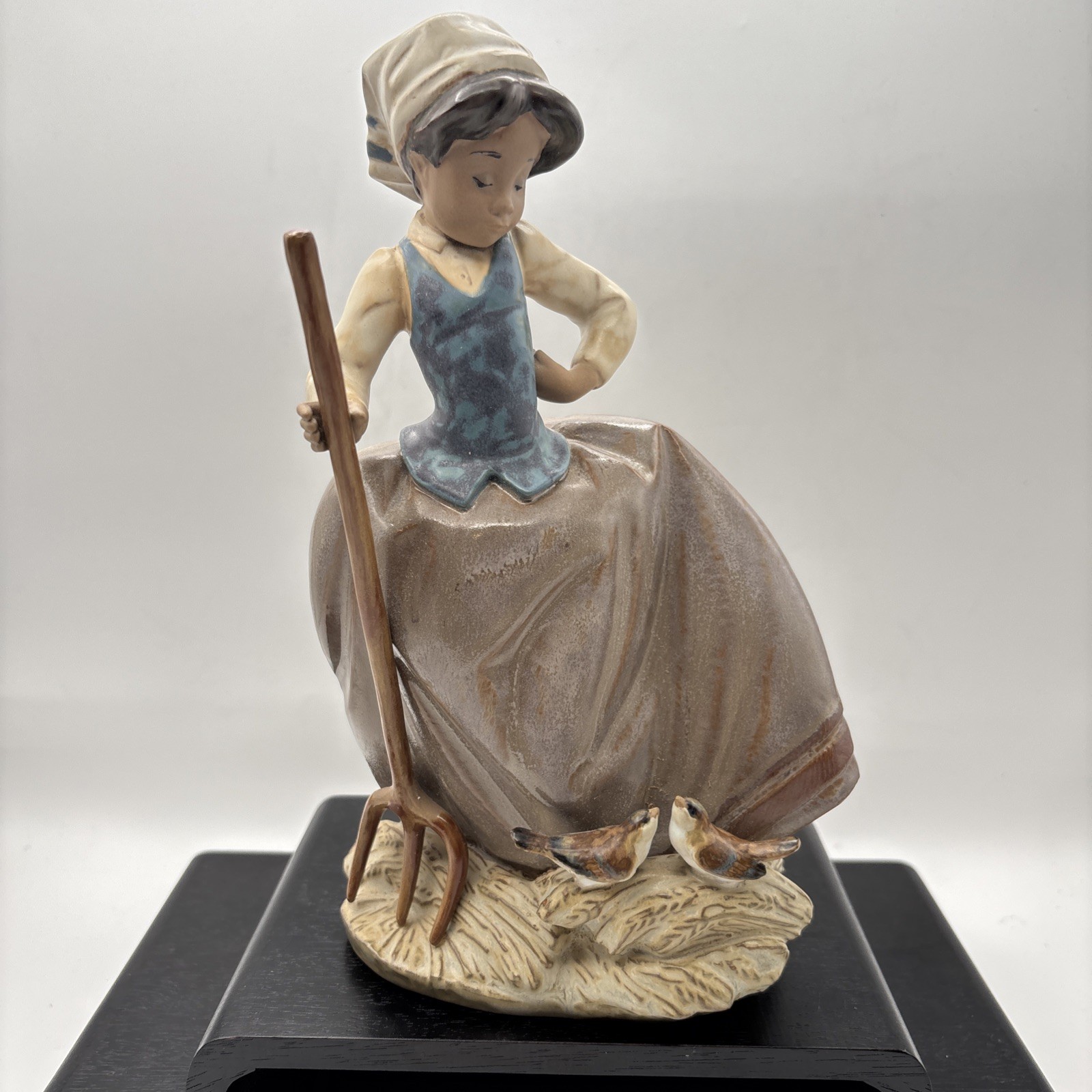 Lladro 2179 Sharing the Harvest Retired Mint Gres Finish Original Box
