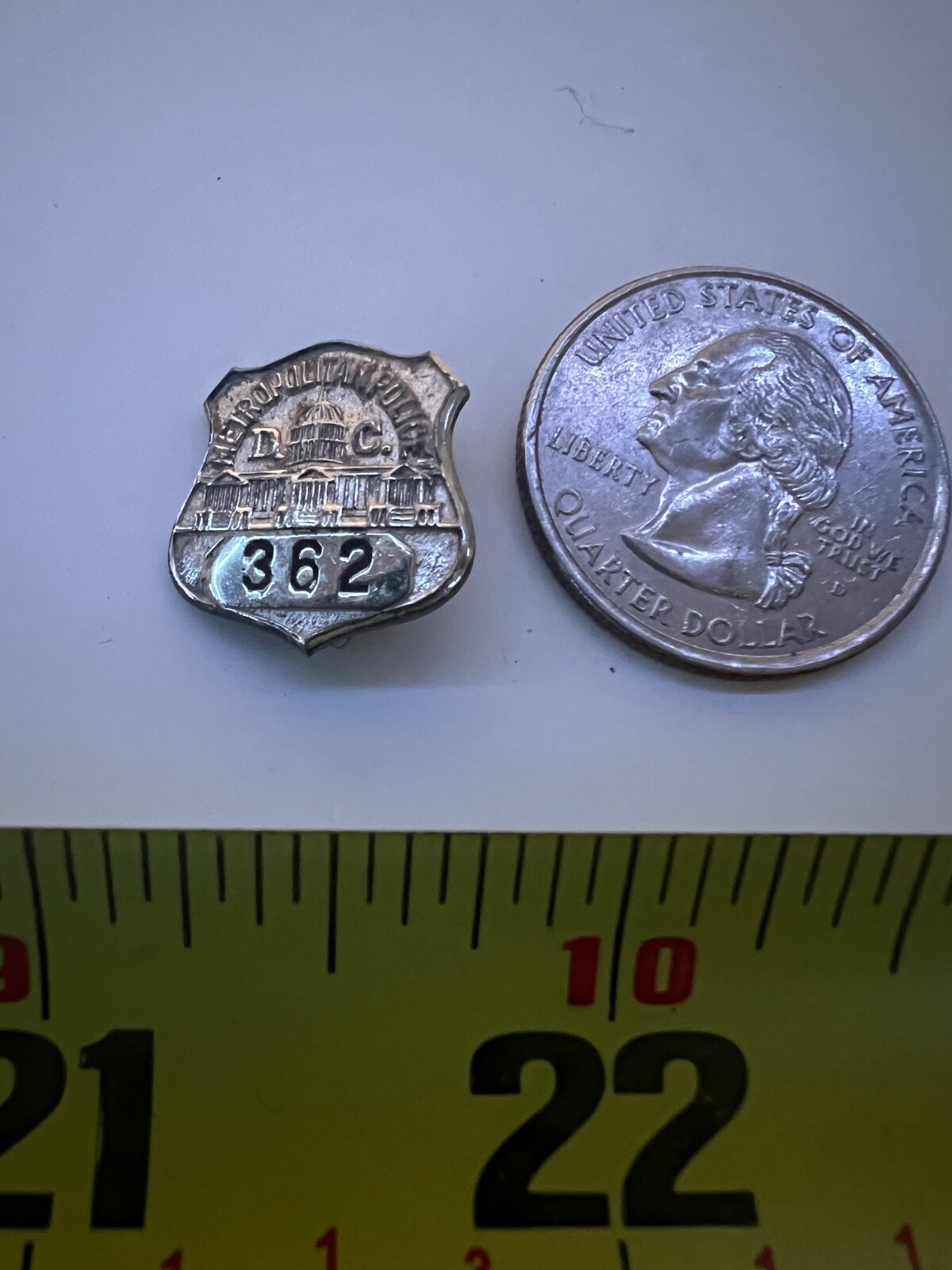 VINTAGE SMALL STERLING SILVER METROPOLITAN POLICE D.C. LAPEL BADGE PIN VINTAGE SMALL STERLING SILVER METROPOLITAN POLICE D.C. LAPEL BADGE PIN