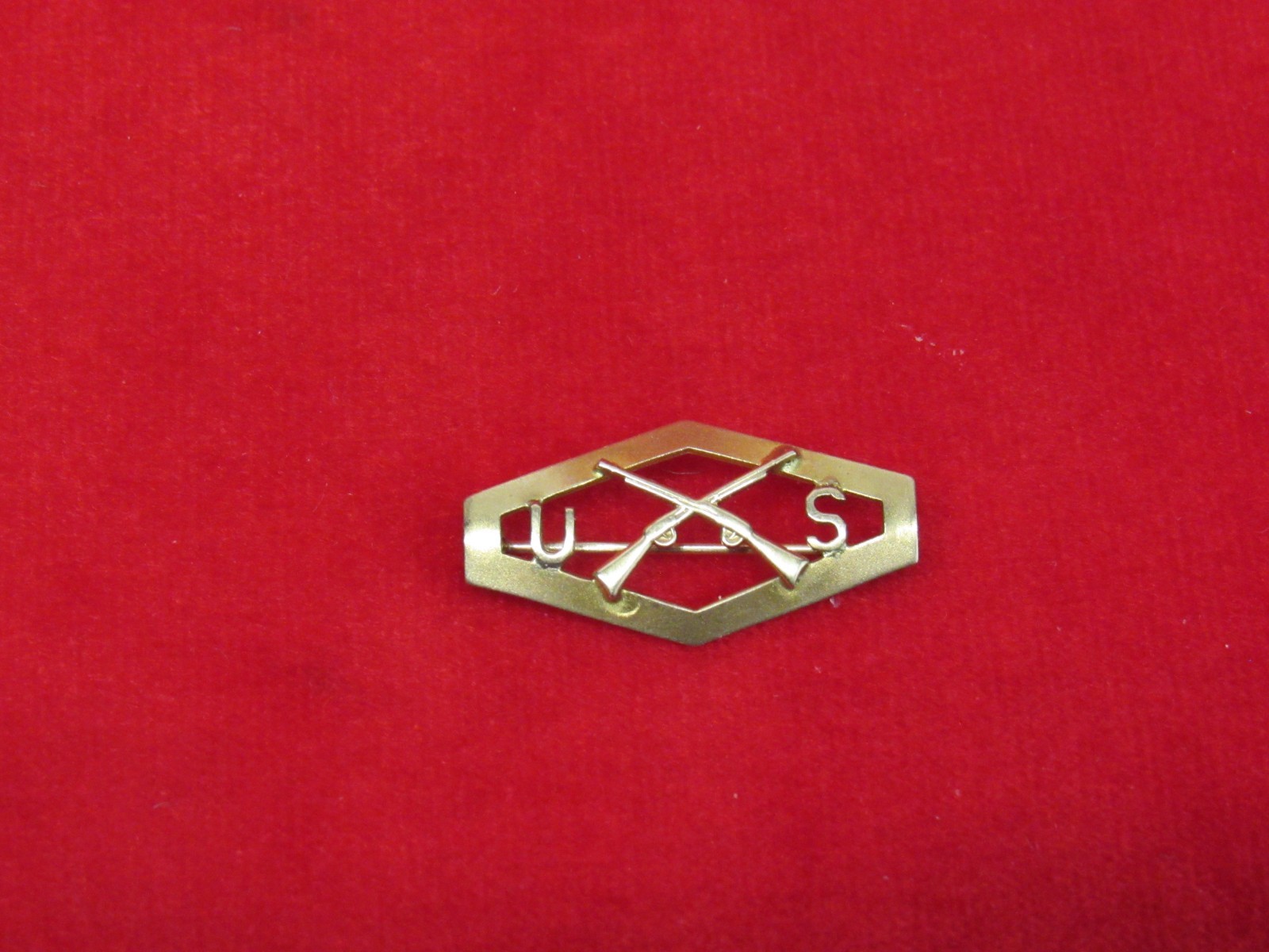Vintage WWII 10K Gold Army Infantry Sweetheart Pin. 1.2gr.