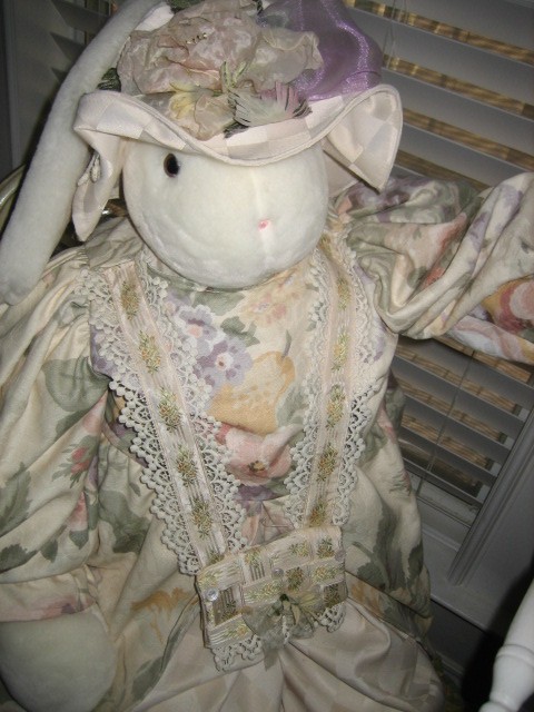 VINTAGE MINT 4 ft BUNNIES BY THE BAY ESMERELDA #1 by KRYSTAL VINTAGE MINT 4 ft BUNNIES BY THE BAY ESMERELDA #1 by KRYSTAL