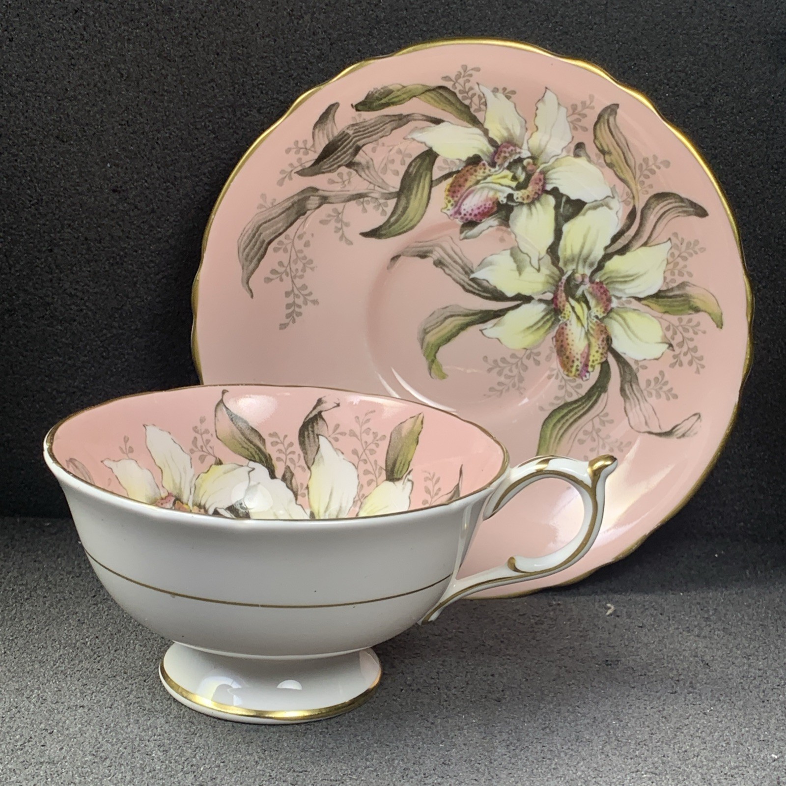 Paragon Double Warrant ORCHID Teacup & Saucer Pink England Great Condition