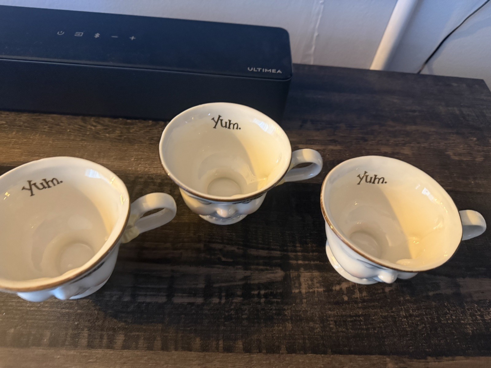 Bailey\'s Irish Cream YUM Winking Face Coffee Mugs Tea Cups  x 6