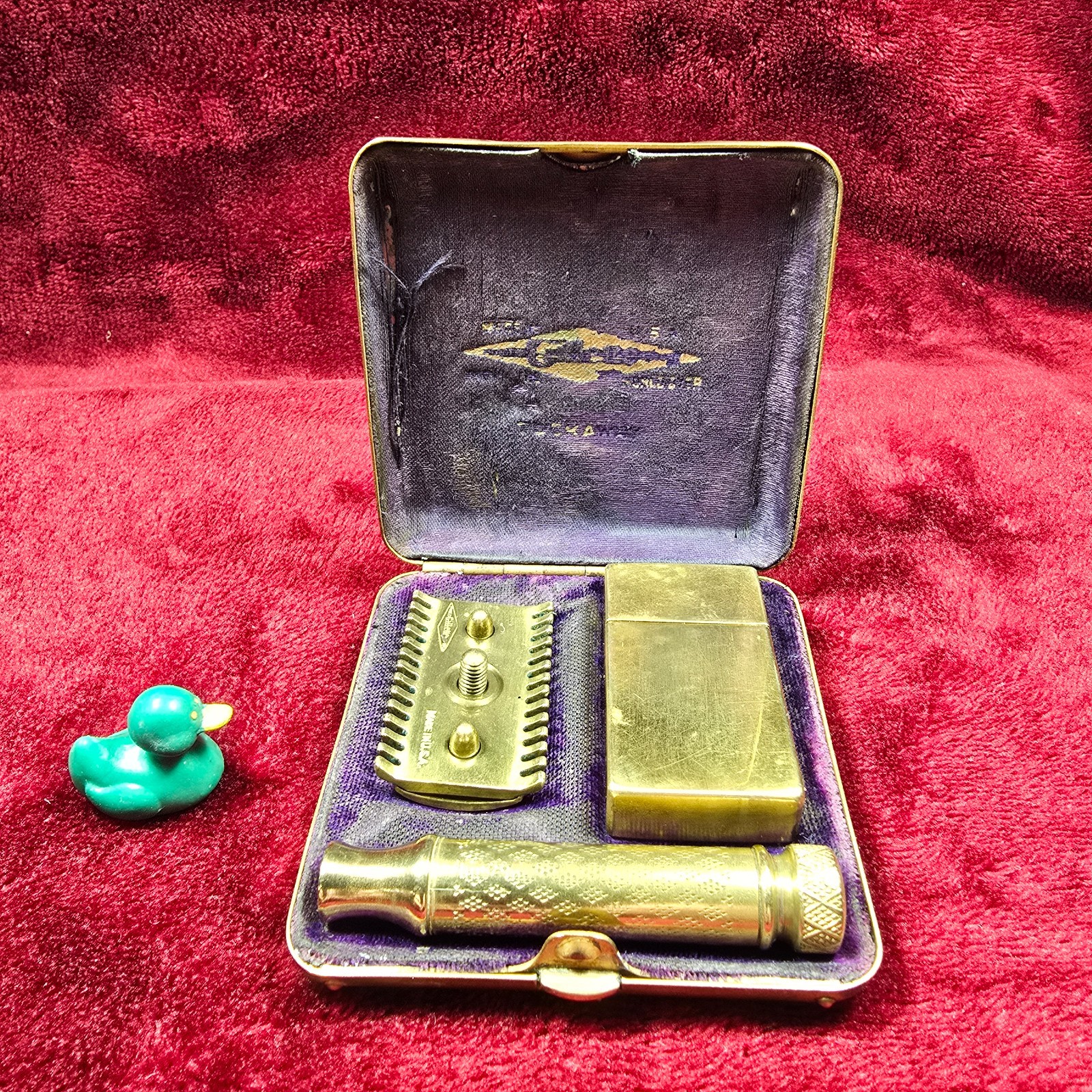 Vintage 1927/28 Gillette New Improved Gold Tone Tuckaway Razor & Case(Item #118)