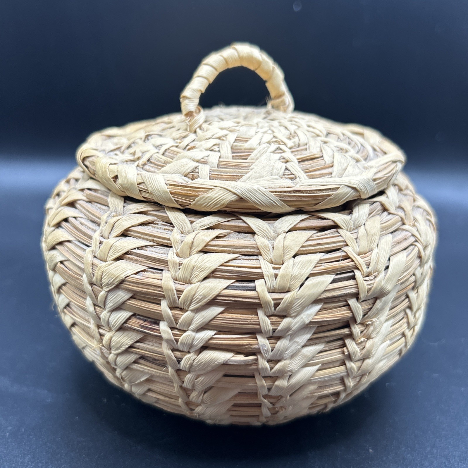 Vintage Papago (Tohono O'odham) Coiled Globular Basket w/ Lid, 4 1/2