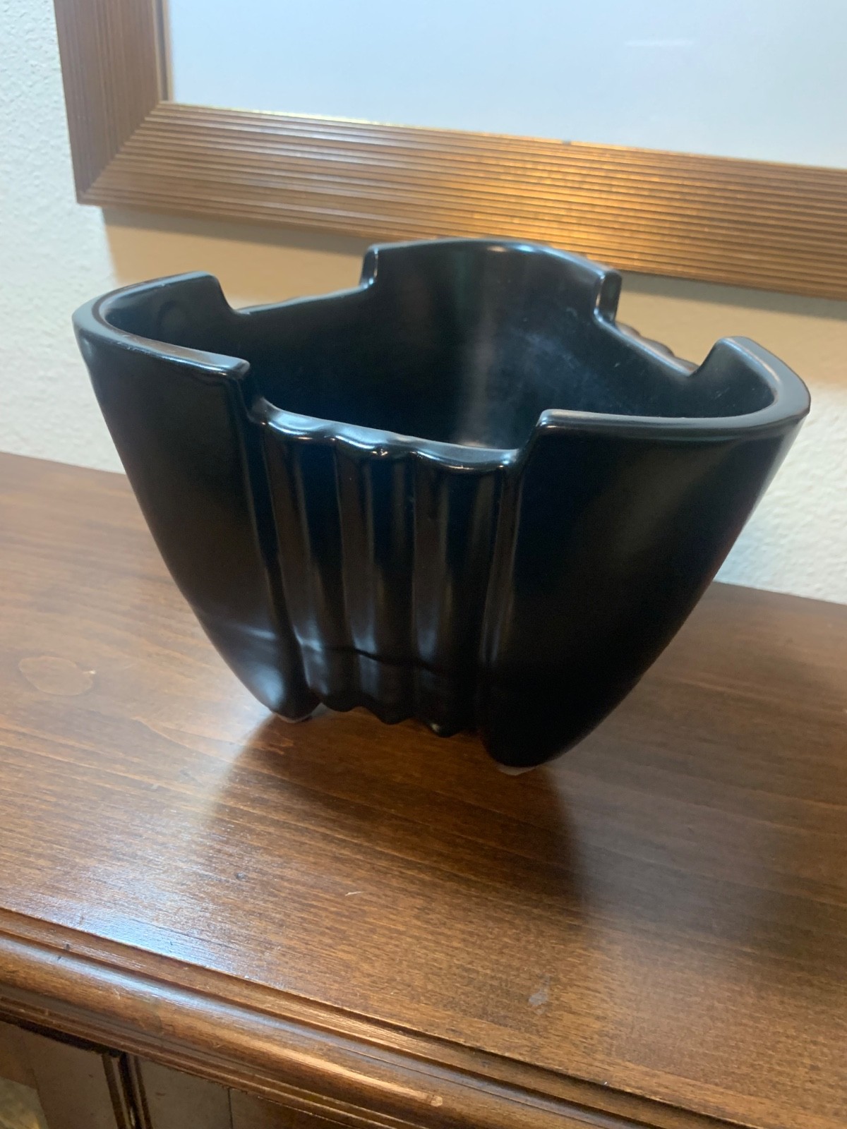 MID CENTURY BLACK PLANTER POT WITH 3 FEET